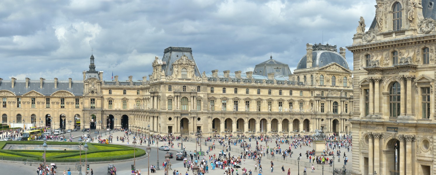 Louvre Place du Carroussel in Paris