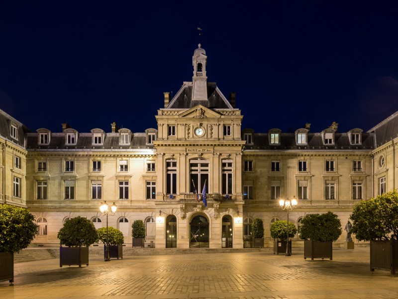Mairie du 15e Arrondissement at night 140223 4