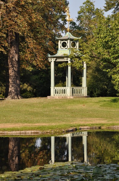 Pagode Parc de Bagatelle avec Mirror japonais Paris 16e