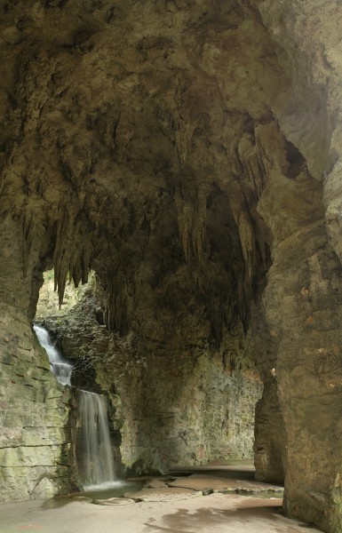 Parc des Buttes-Chaumont, grotte 02 stereographical fused