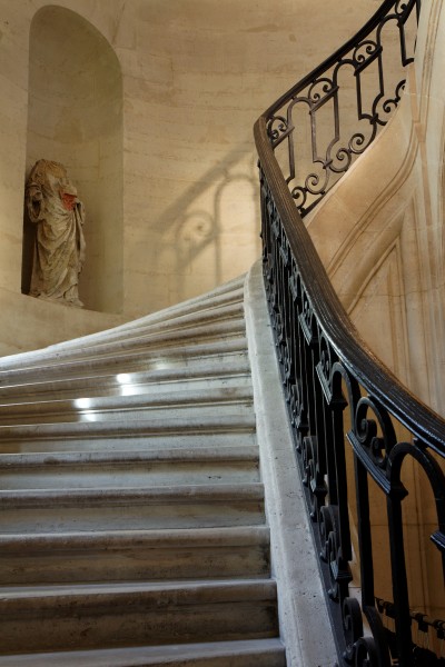Paris - Collège des Bernardins - Statue sans tête - 002