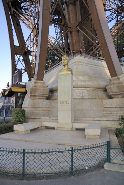 Paris - Eiffelturm - Büste Gustave Eiffels2
