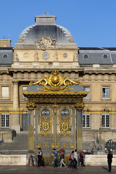 Paris Palais de Justice Gate 01