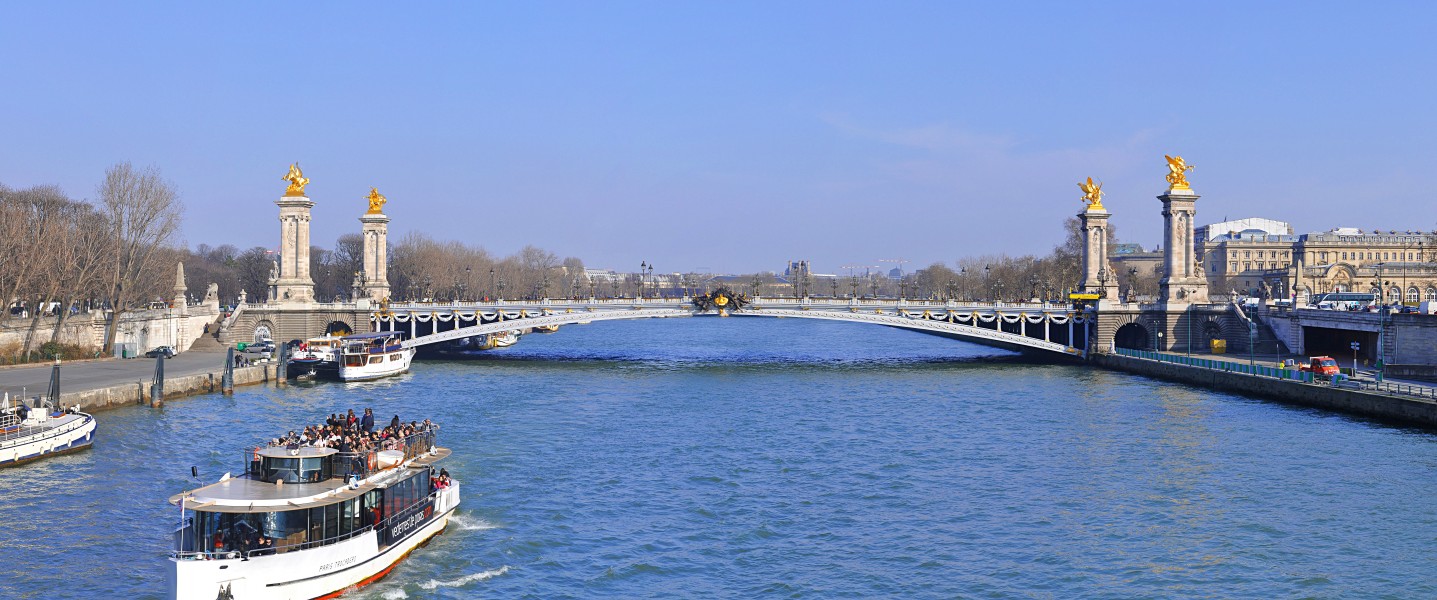 Pont Alexandre III seen from the Pont des Invalides 001