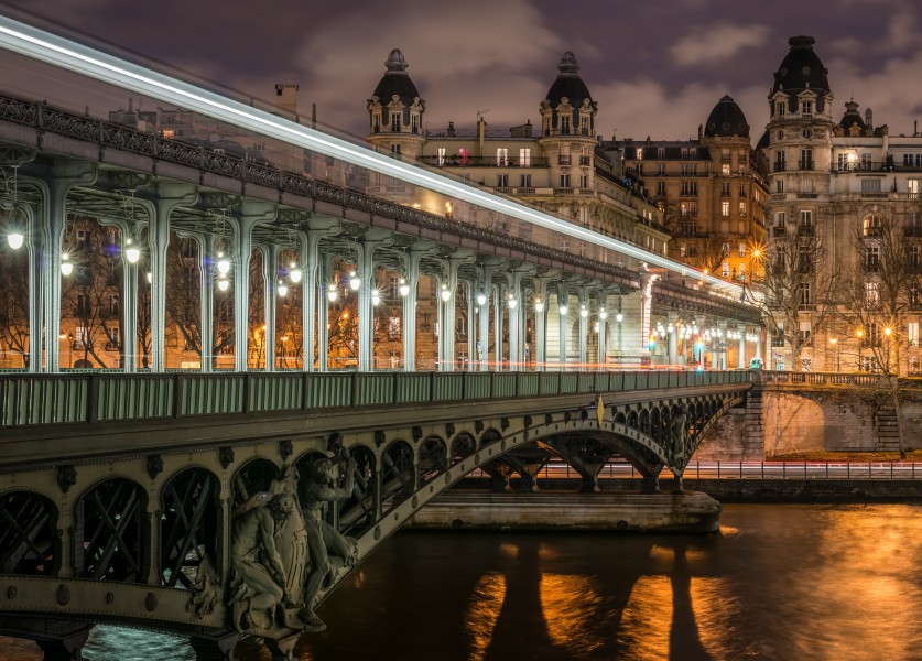 Pont de Bir-Hakeim and view on the 16th Arrondissement of Paris 140124 1