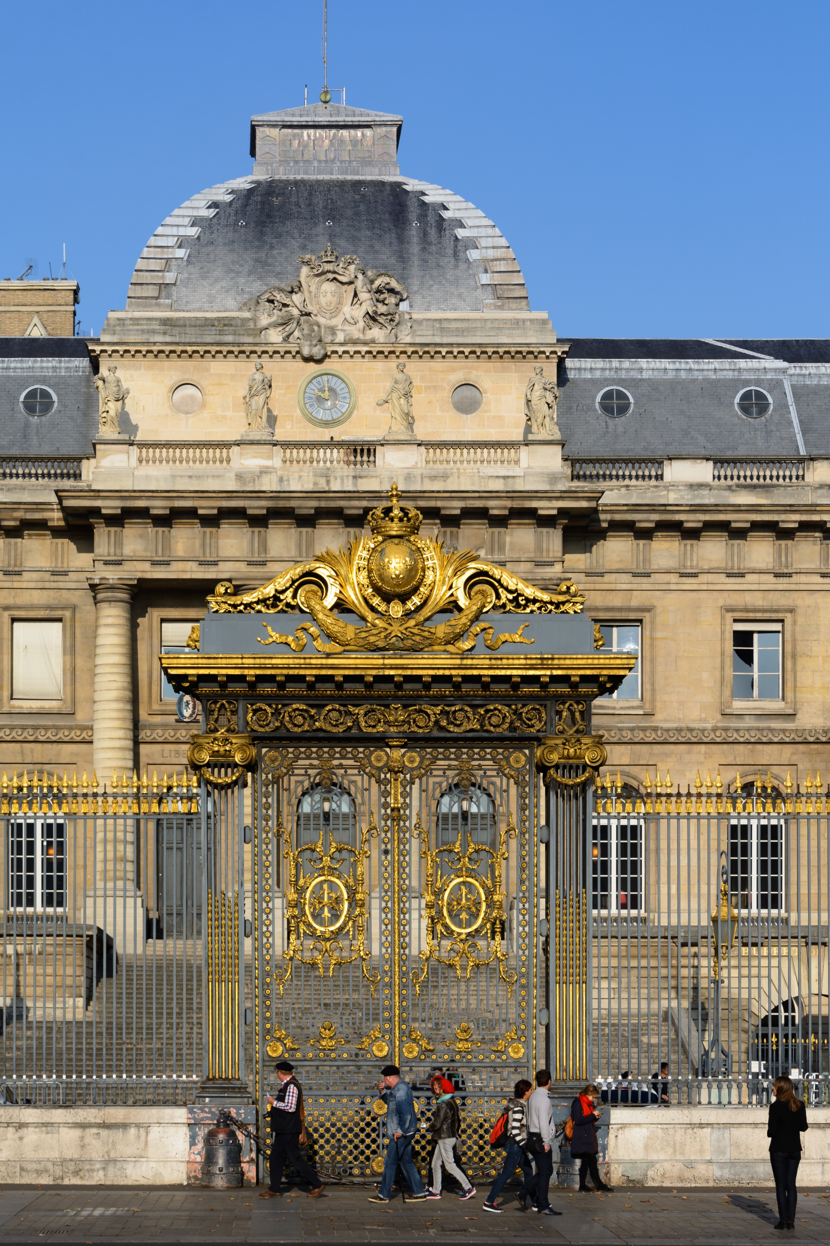 Paris Palais de Justice Gate 01