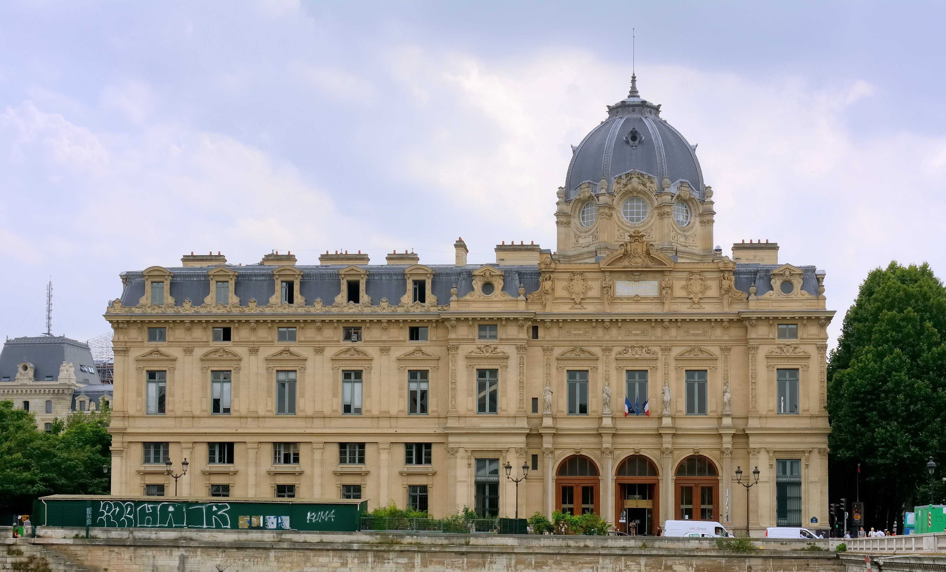 Tribunal de Commerce Paris-DSC 0811w