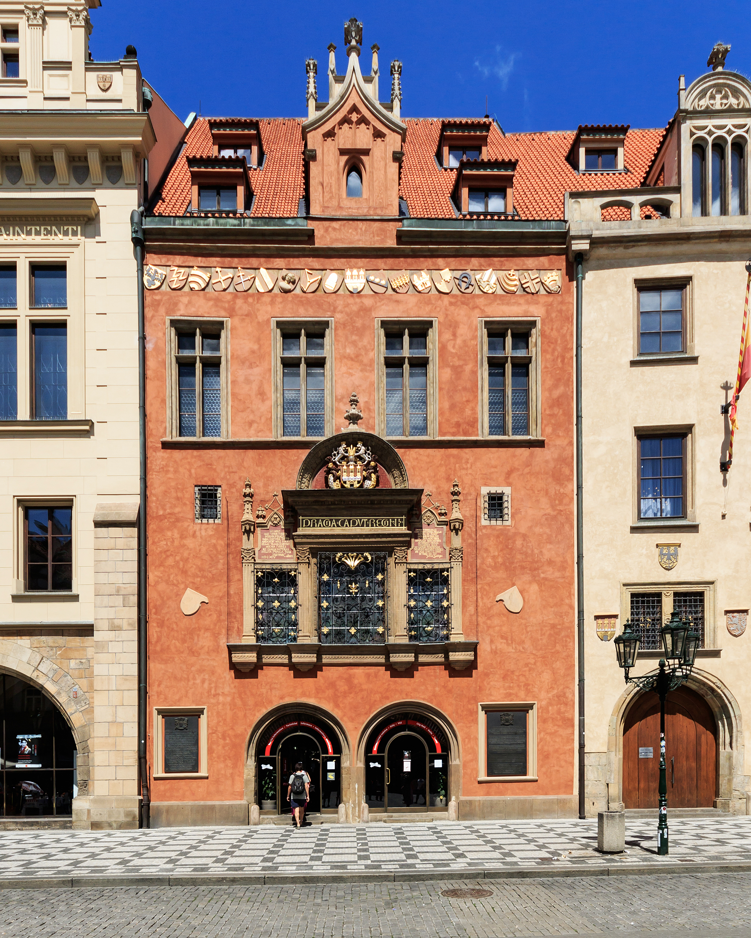 Prague 07-2016 Old Town Square img3