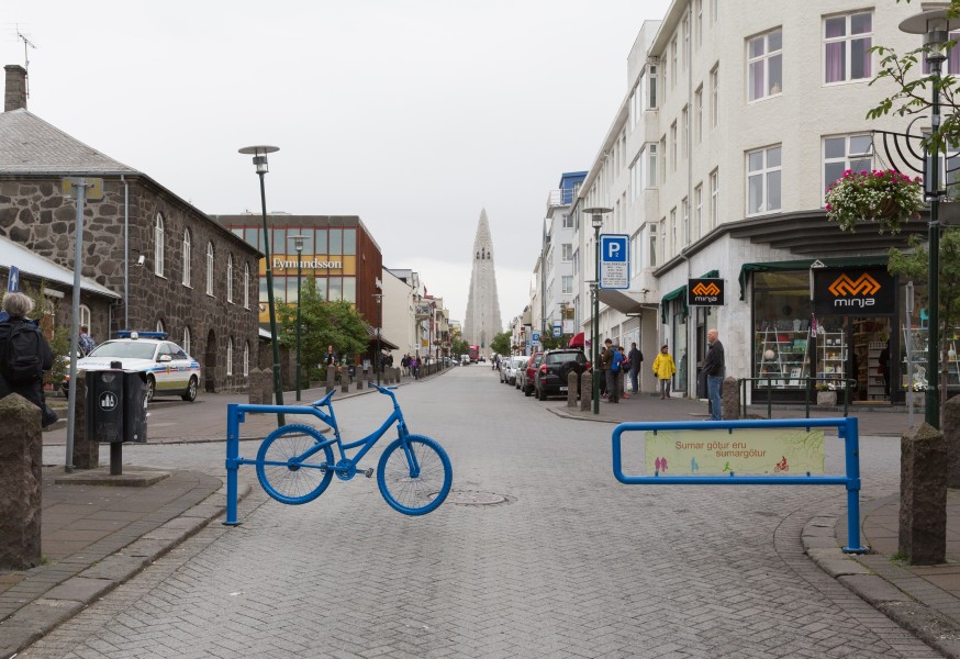 Skólavörðustígur and blue bike