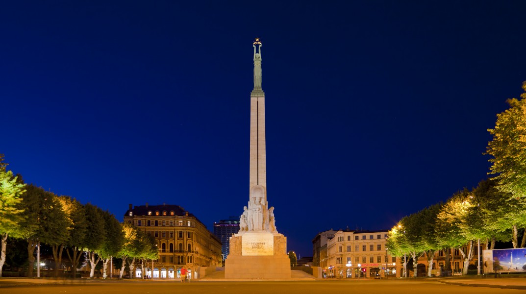 Monumento a la Libertad, Riga, Letonia, 2012-08-07, DD 16