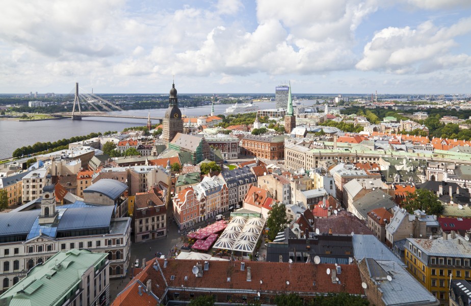 Vistas desde la iglesia de San Pedro, Riga, Letonia, 2012-08-07, DD 12