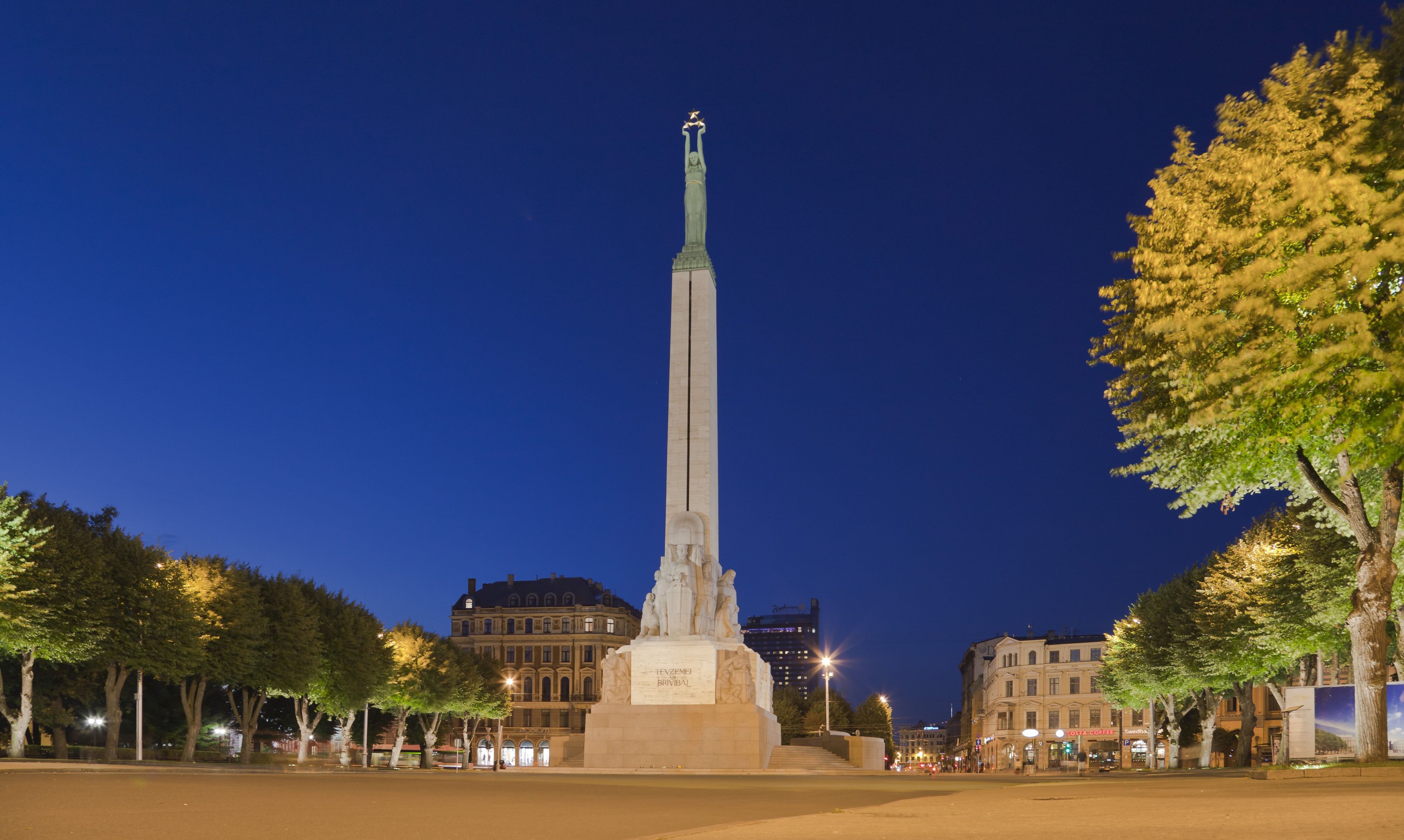Monumento a la Libertad, Riga, Letonia, 2012-08-07, DD 13