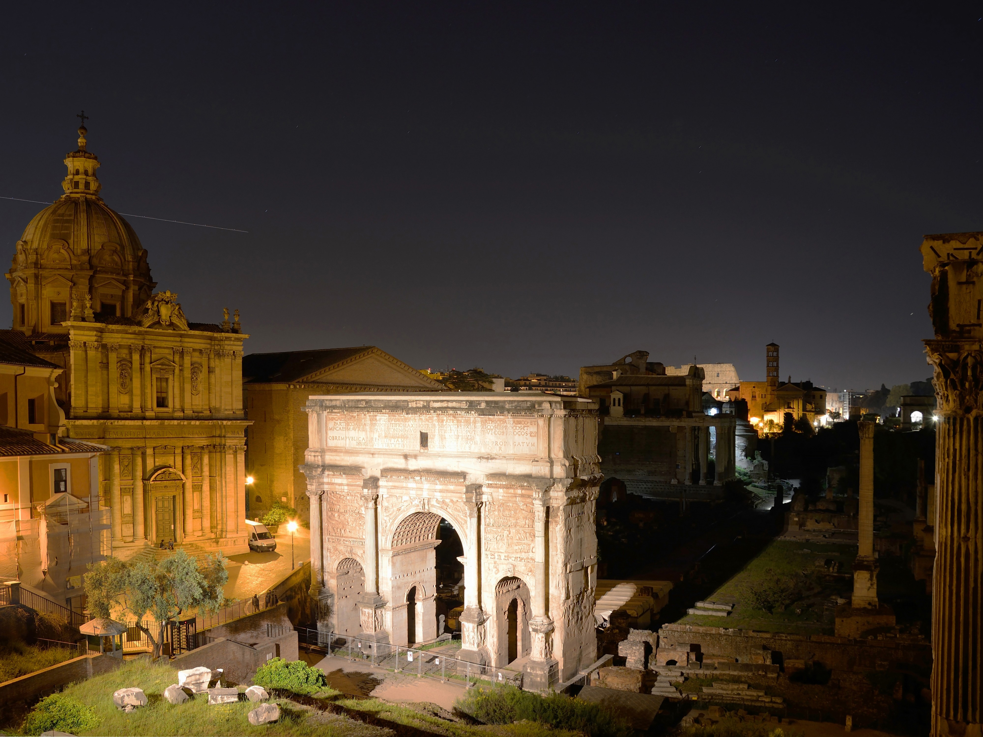 Arch of Septimius Severus (Rome) in the night