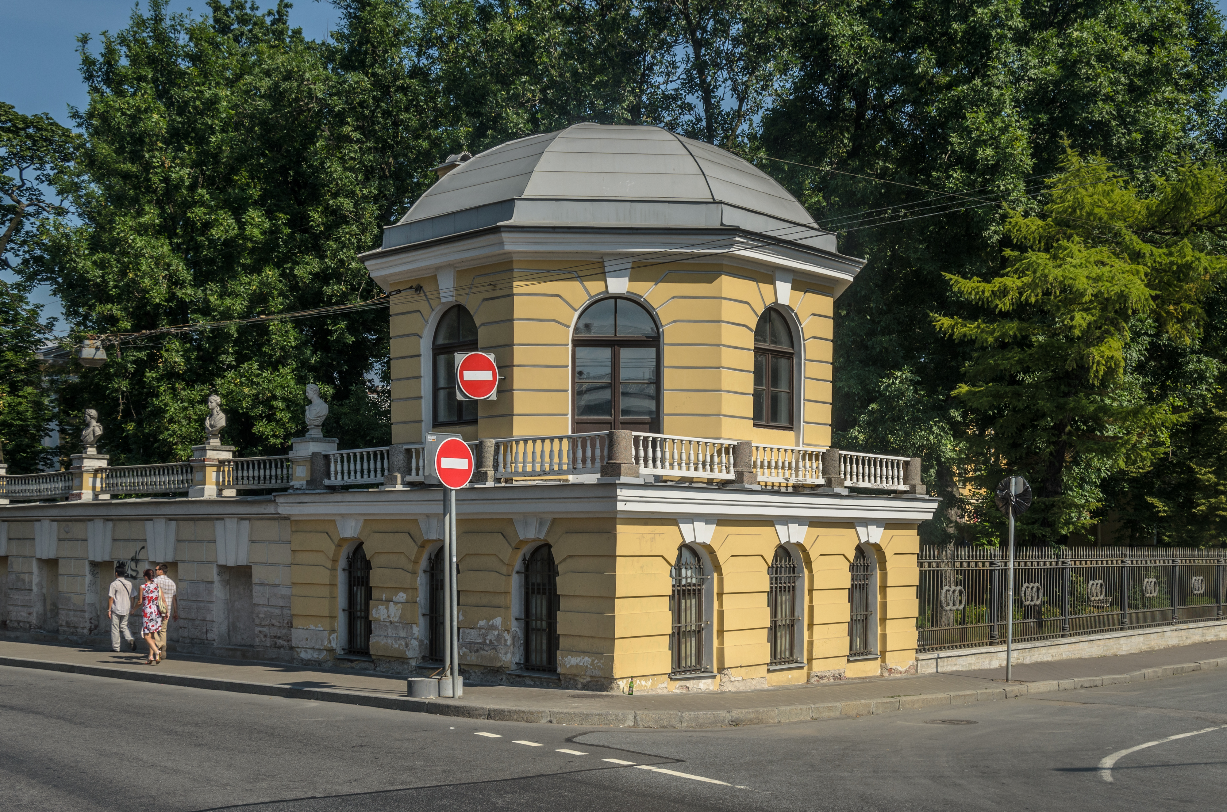 Garden Pavilion of Bobrinskih Park