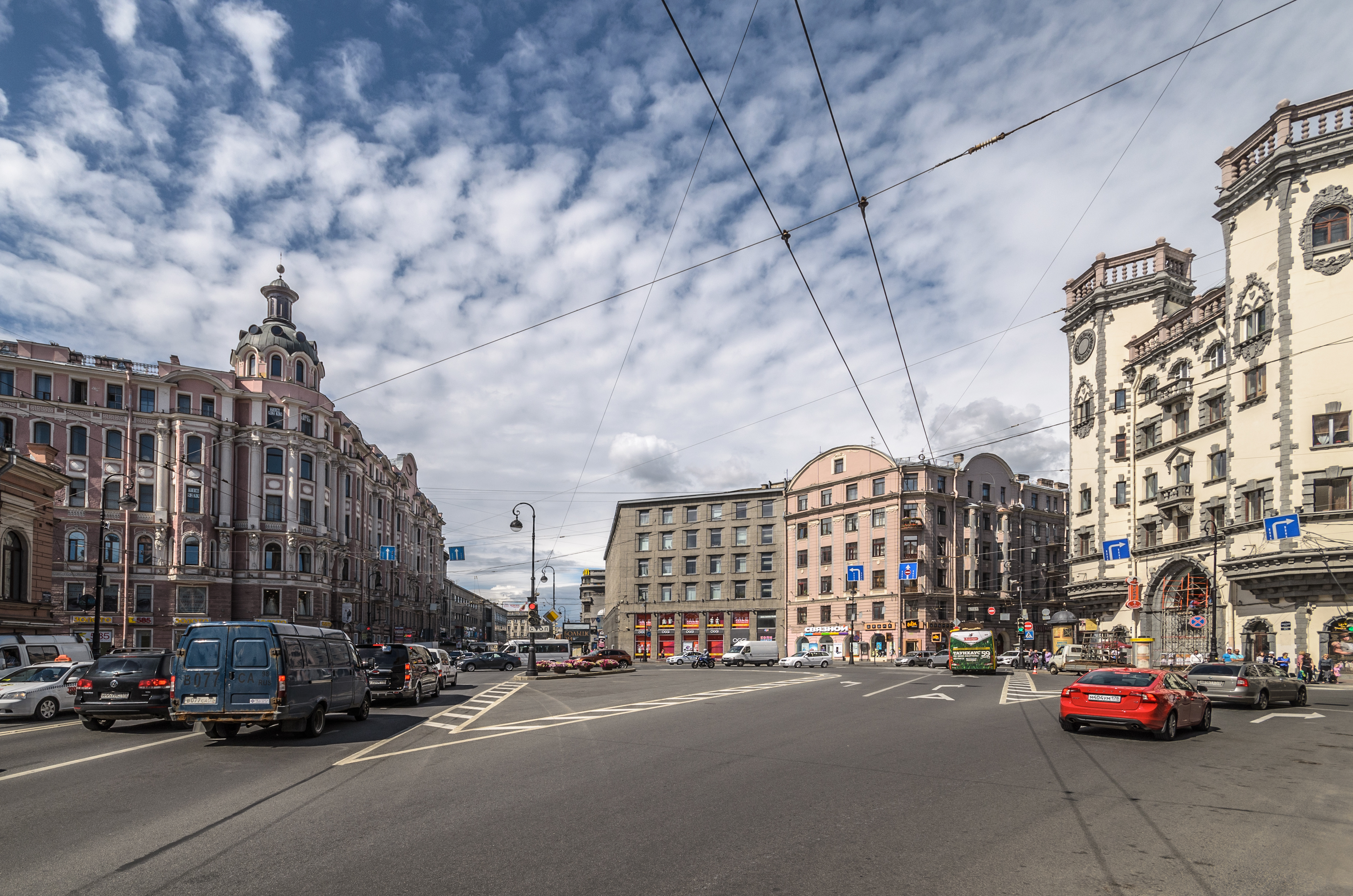 Lva Tolstogo Square SPB 01