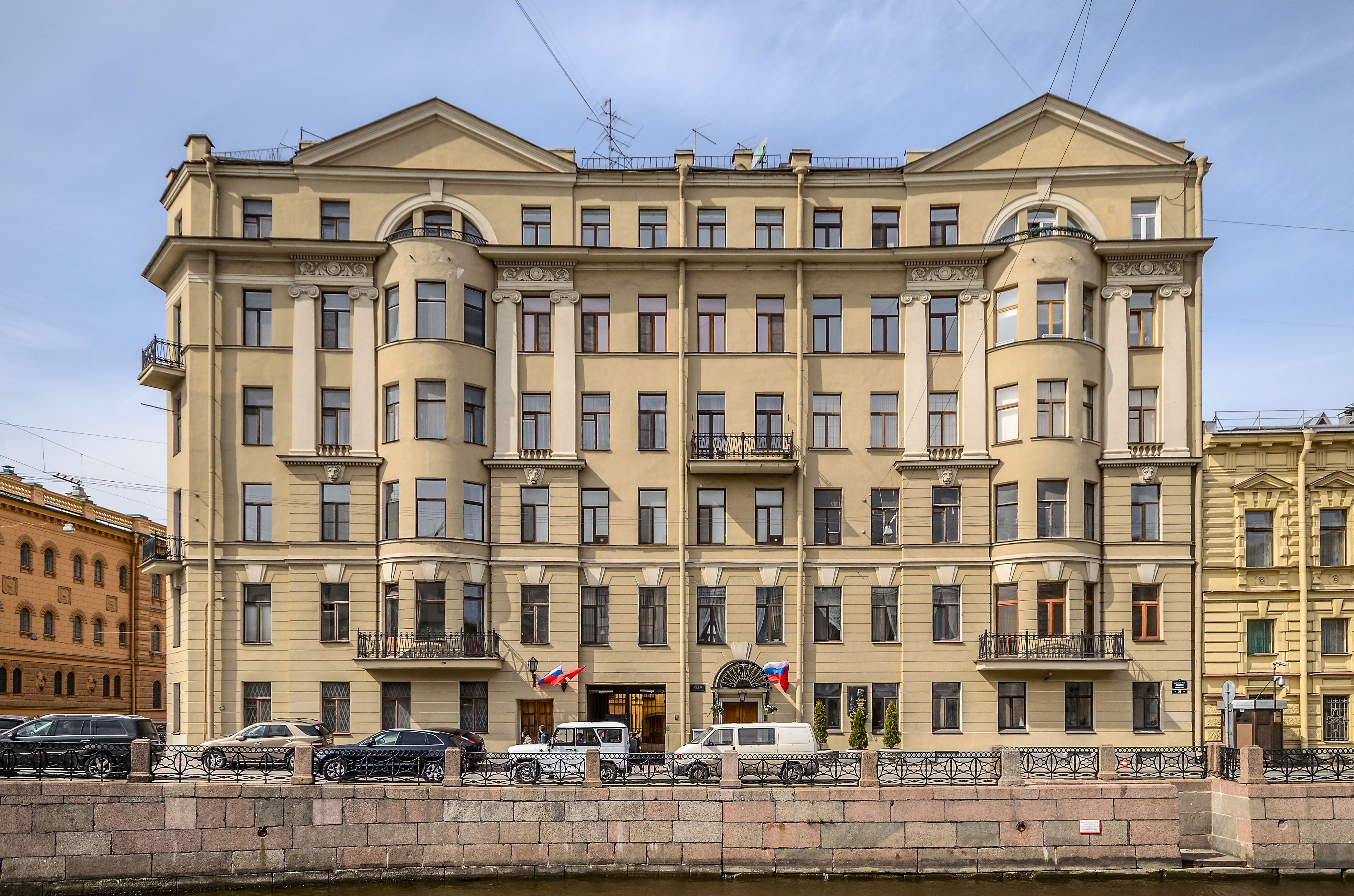 Moyka River Embankment, 31-33