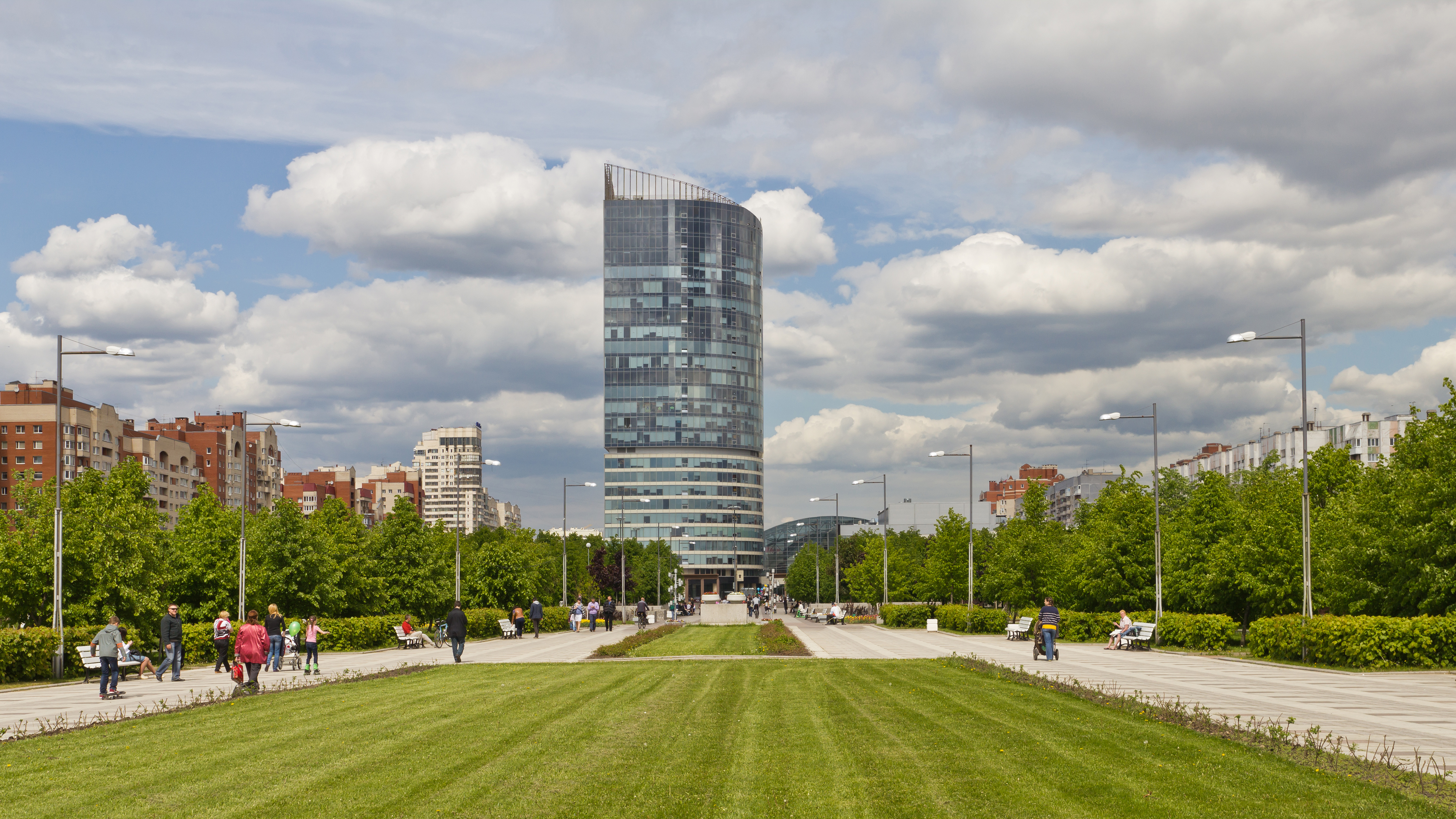 Park of 300 Years Spb - Main avenue