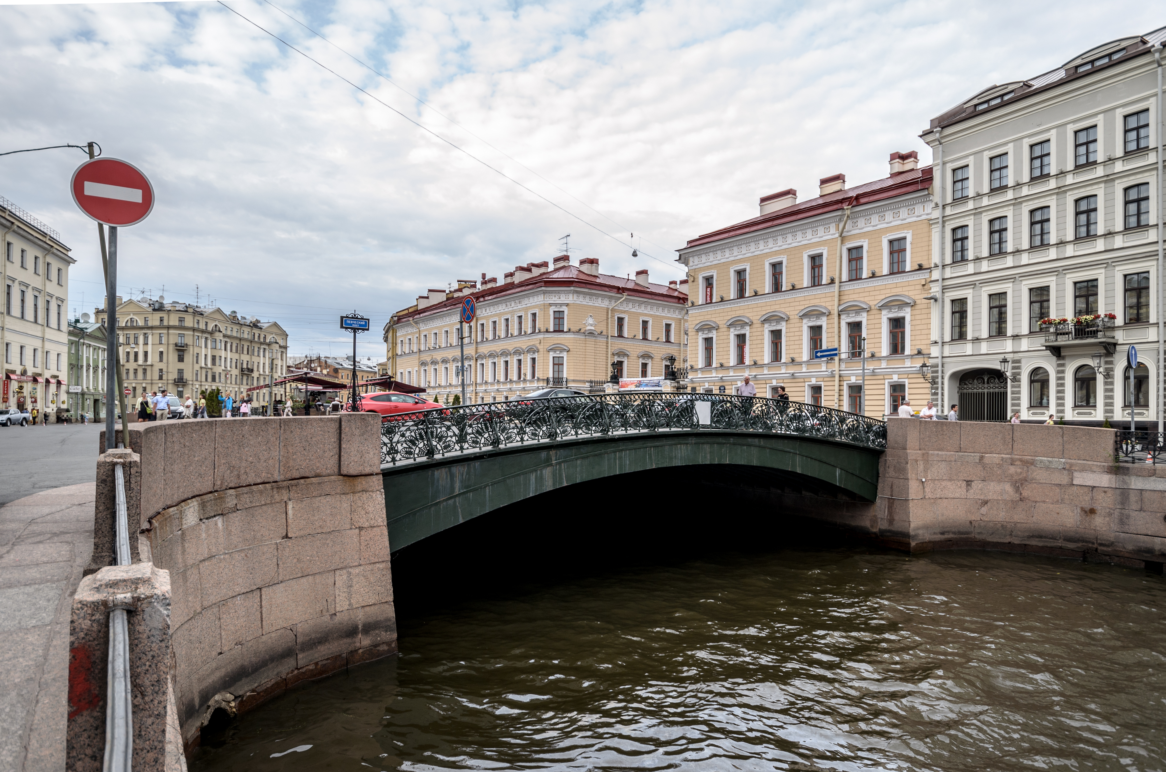 Pevchesky Bridge SPB 01