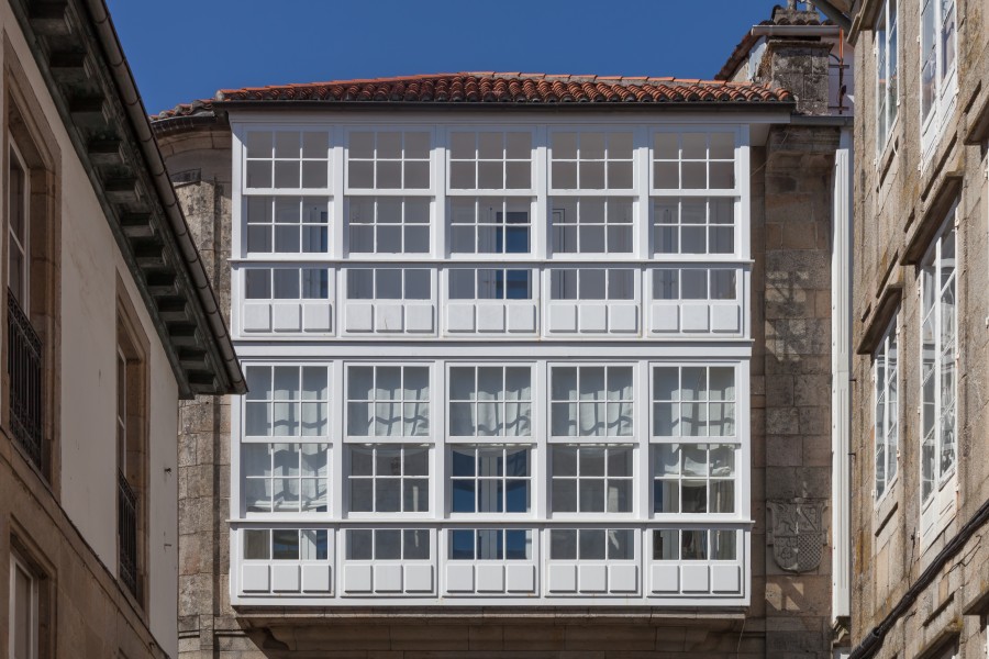 Galería ao fondo da Rúa Nova. Santiago de Compostela