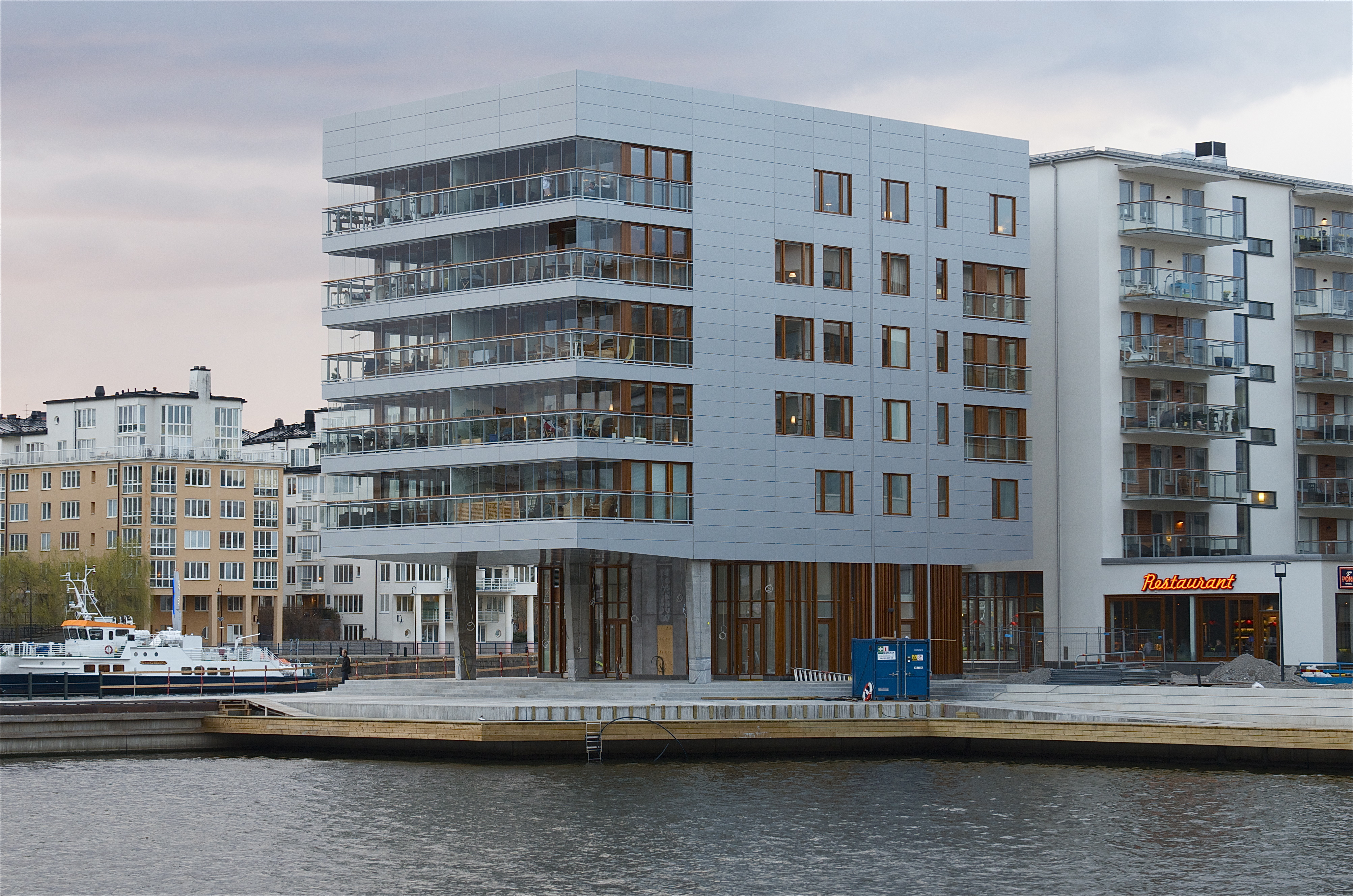 Henriksdalshamnen April 2012