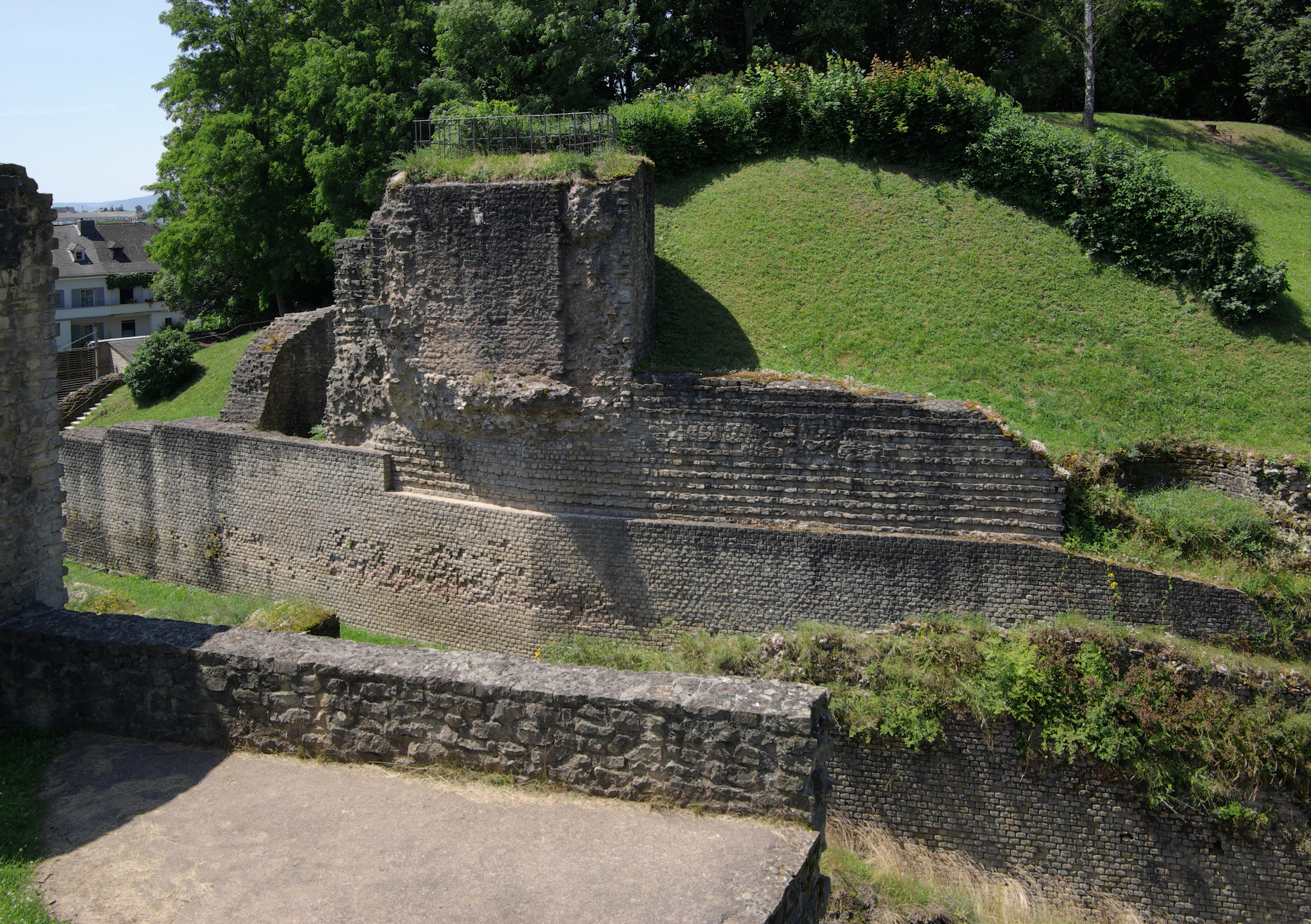 Trier Amphitheater BW 2013-07-08 13-19-58