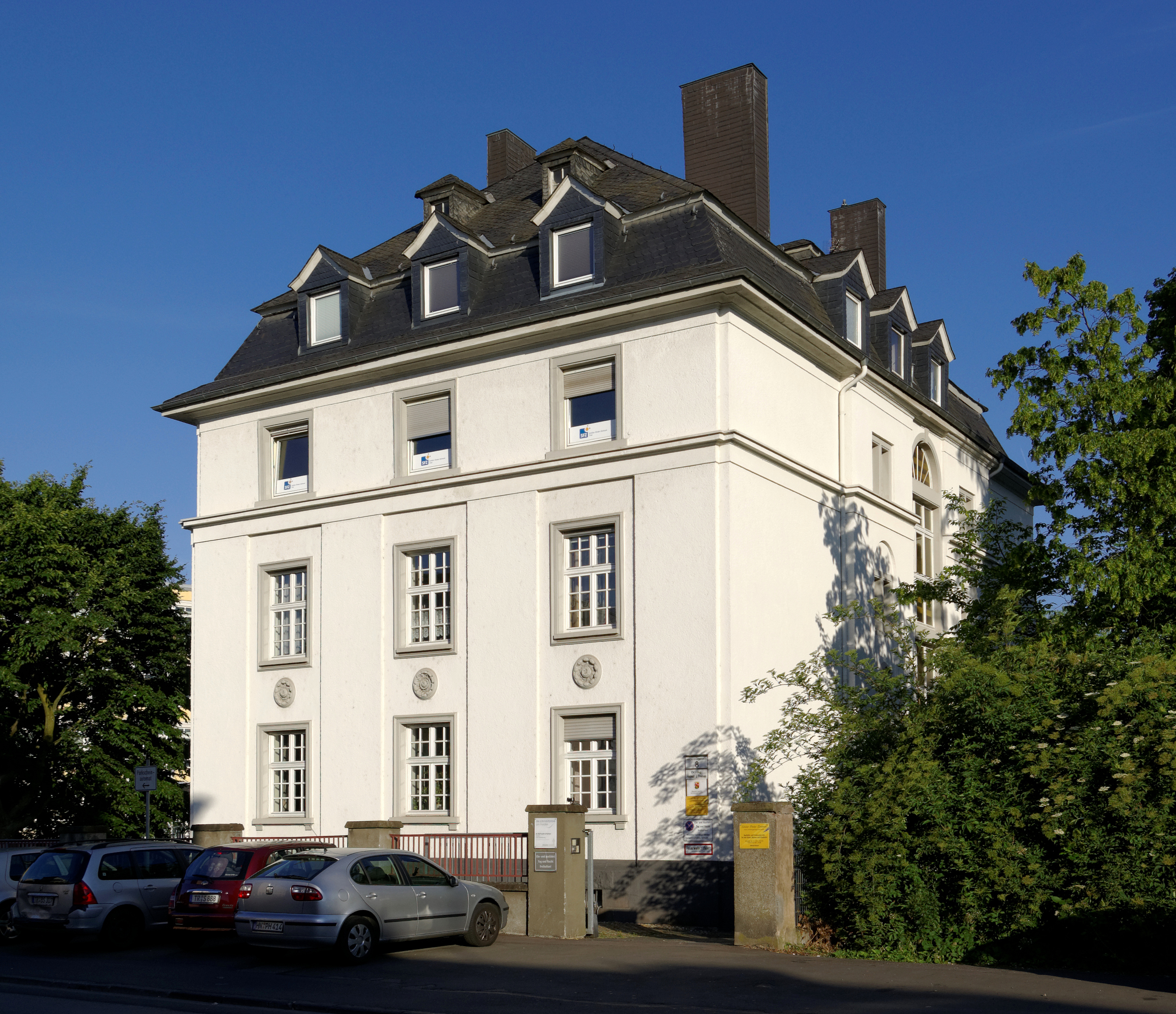 Trier Hindenburgstr 8 BW 2015-06-17 07-18-00