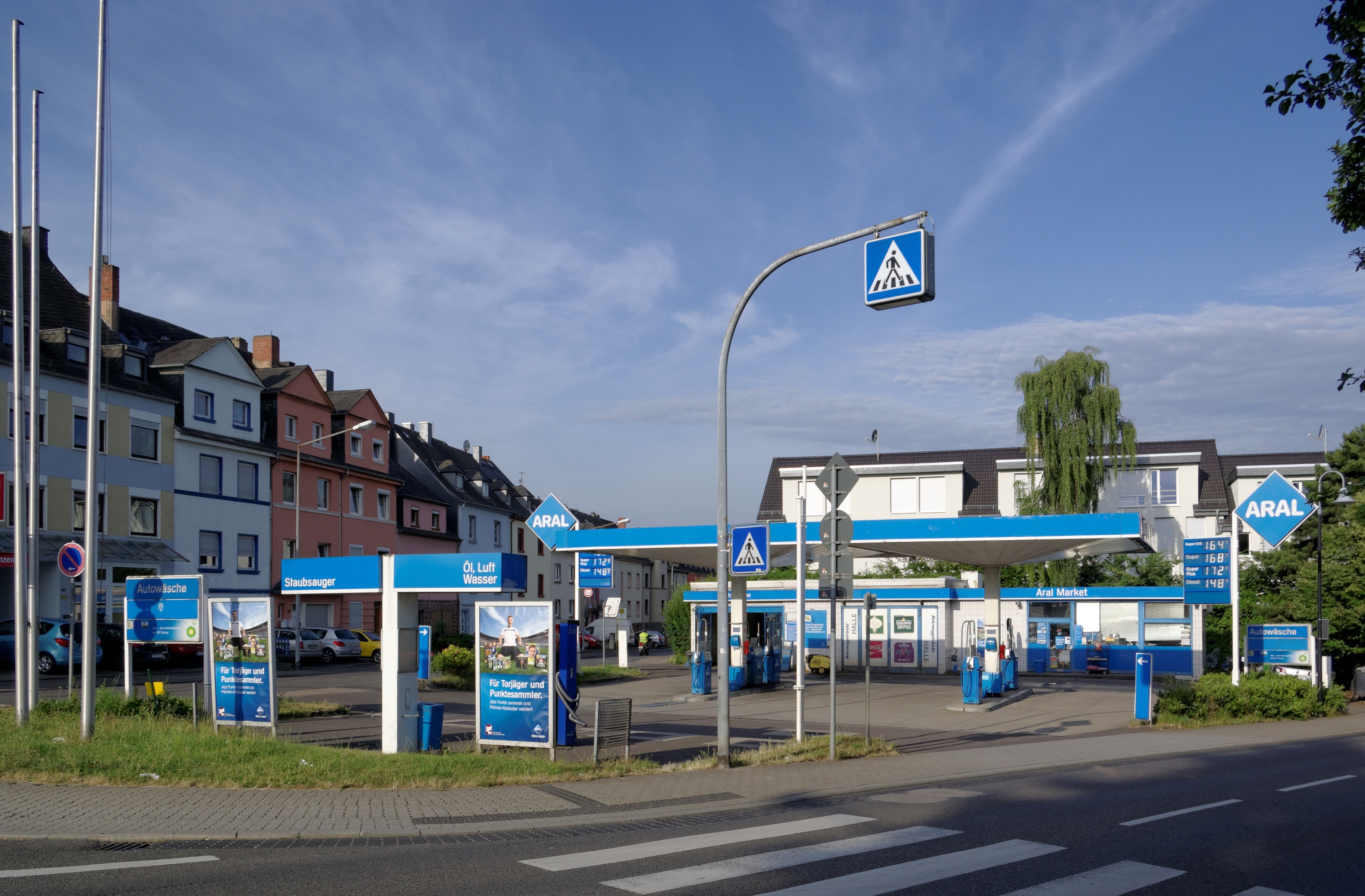 Trier Tankstelle Avelsbacherstrasse BW 2014-07-04 07-54-55