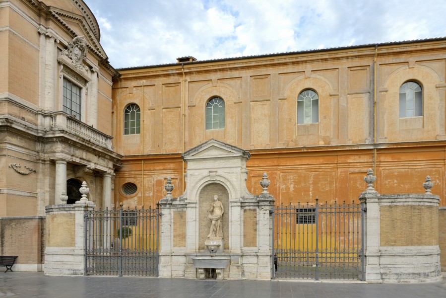 Musei Vaticani Cortile della Pinacoteca Roma