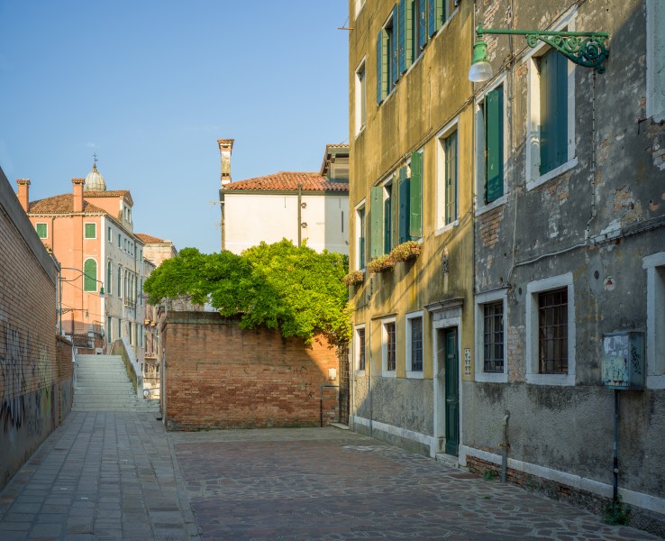 Calle della Chiesa e Ponte Sartorio Dorsoduro Venezia