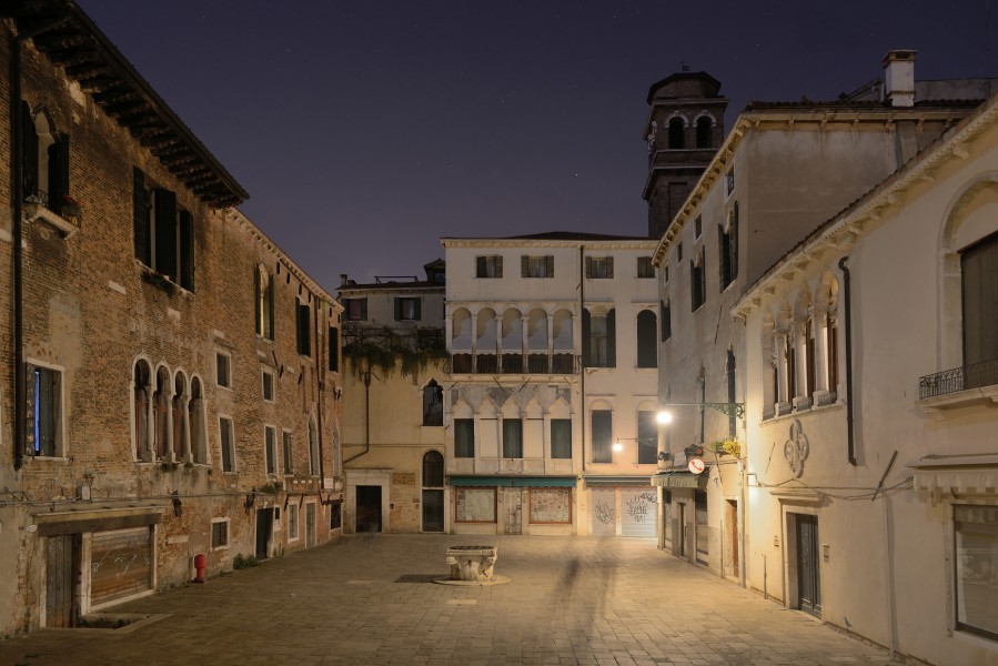 Campo Santa Maria Mater Domini Santa Croce Venezia notte