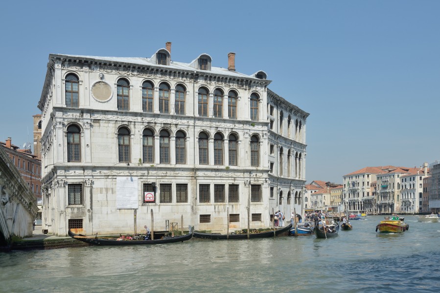 Palazzo Camerlenghi a Rialto facciata est Venezia