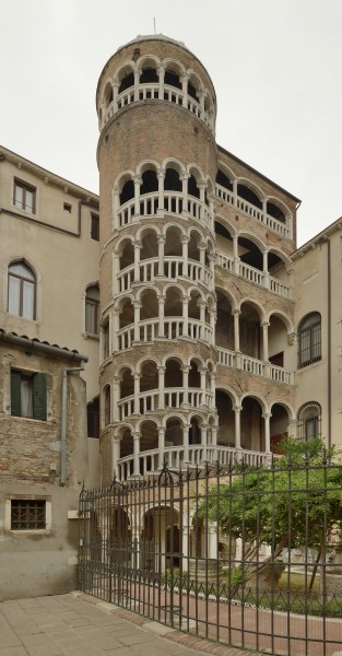 Palazzo Contarini del Bovolo scala a chiocciola Venezia