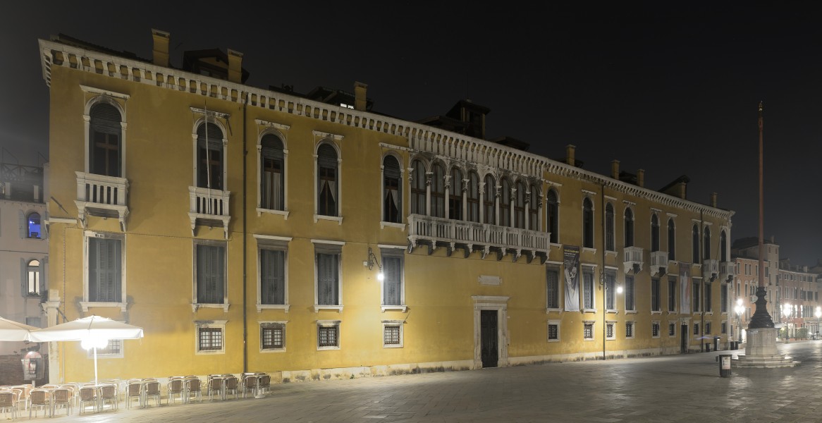 Palazzo Loredan Santo Stefano Venezia notte