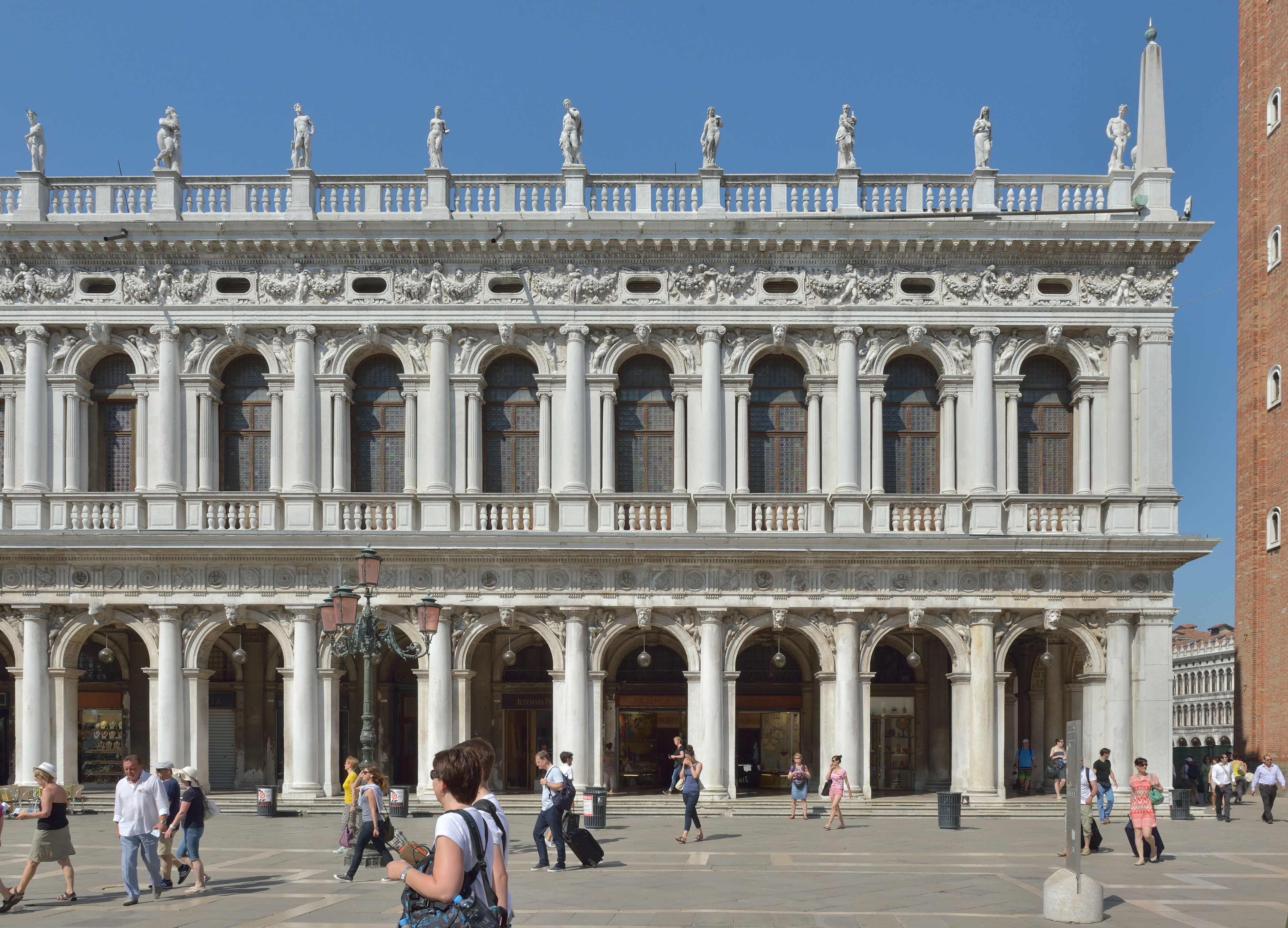 Biblioteca Marciana a Venezia facciata est 3