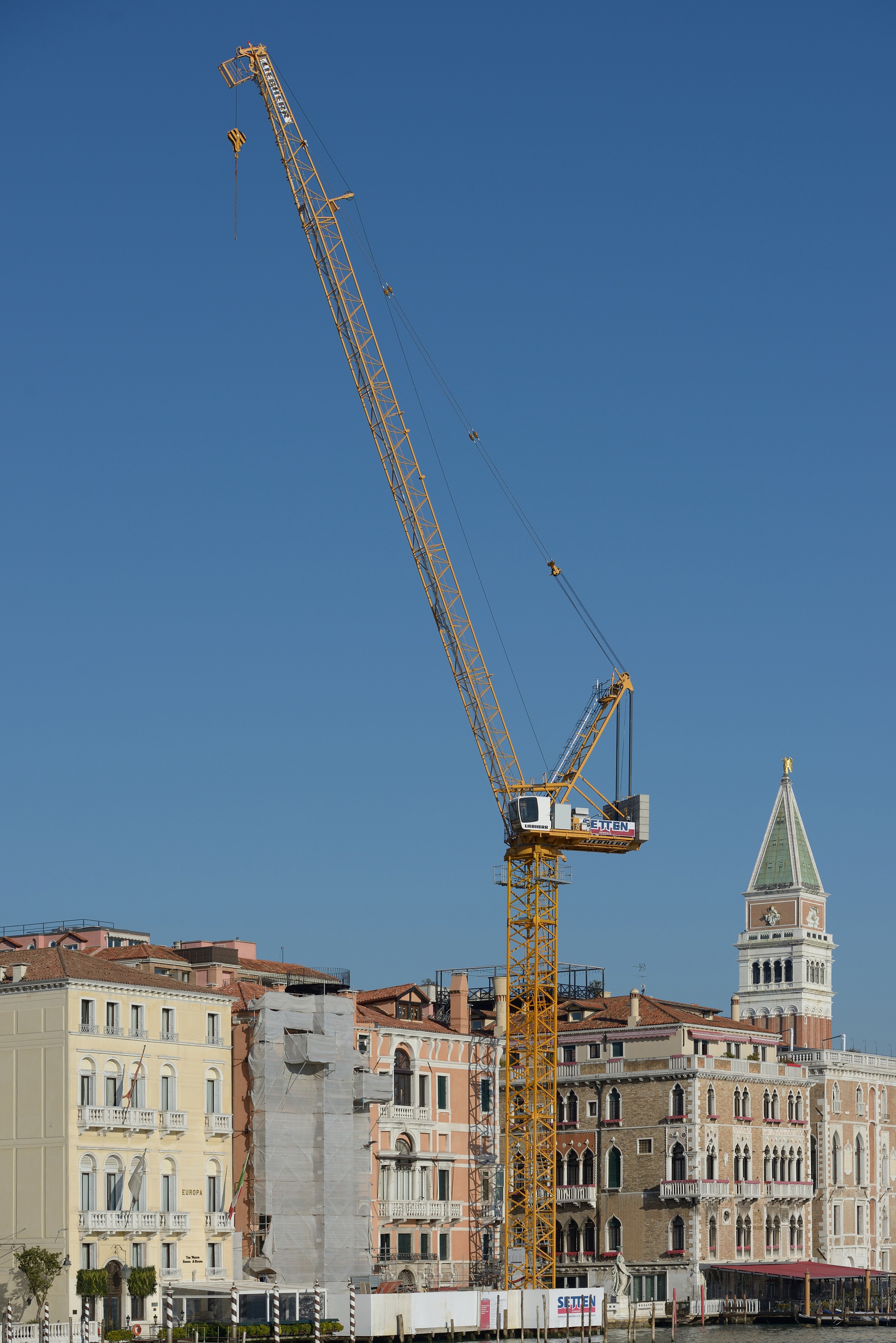 Crane on the Canal Grande in Venice