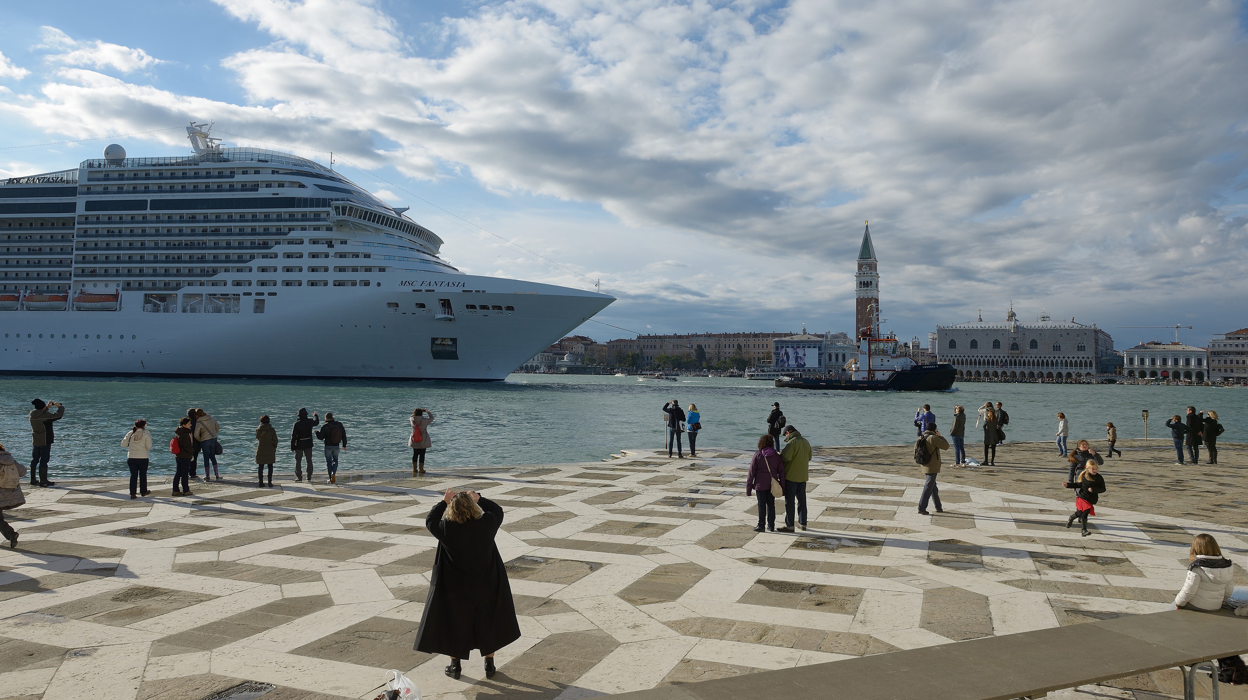 Cruiseship invading Venice