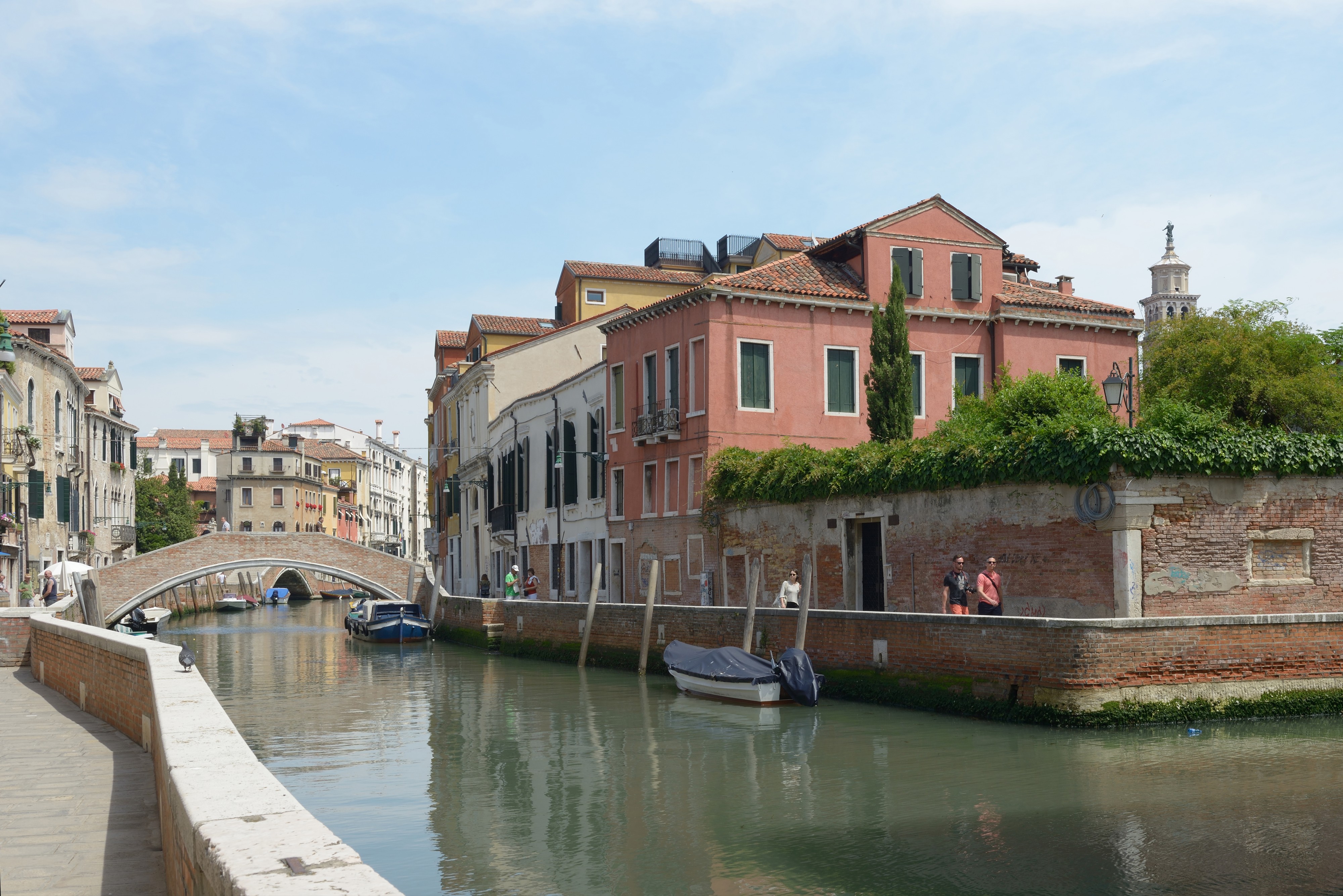 Dorsoduro Rio dei Carmini e Rio San Sebastiano Ponte del Soccorso in Venice