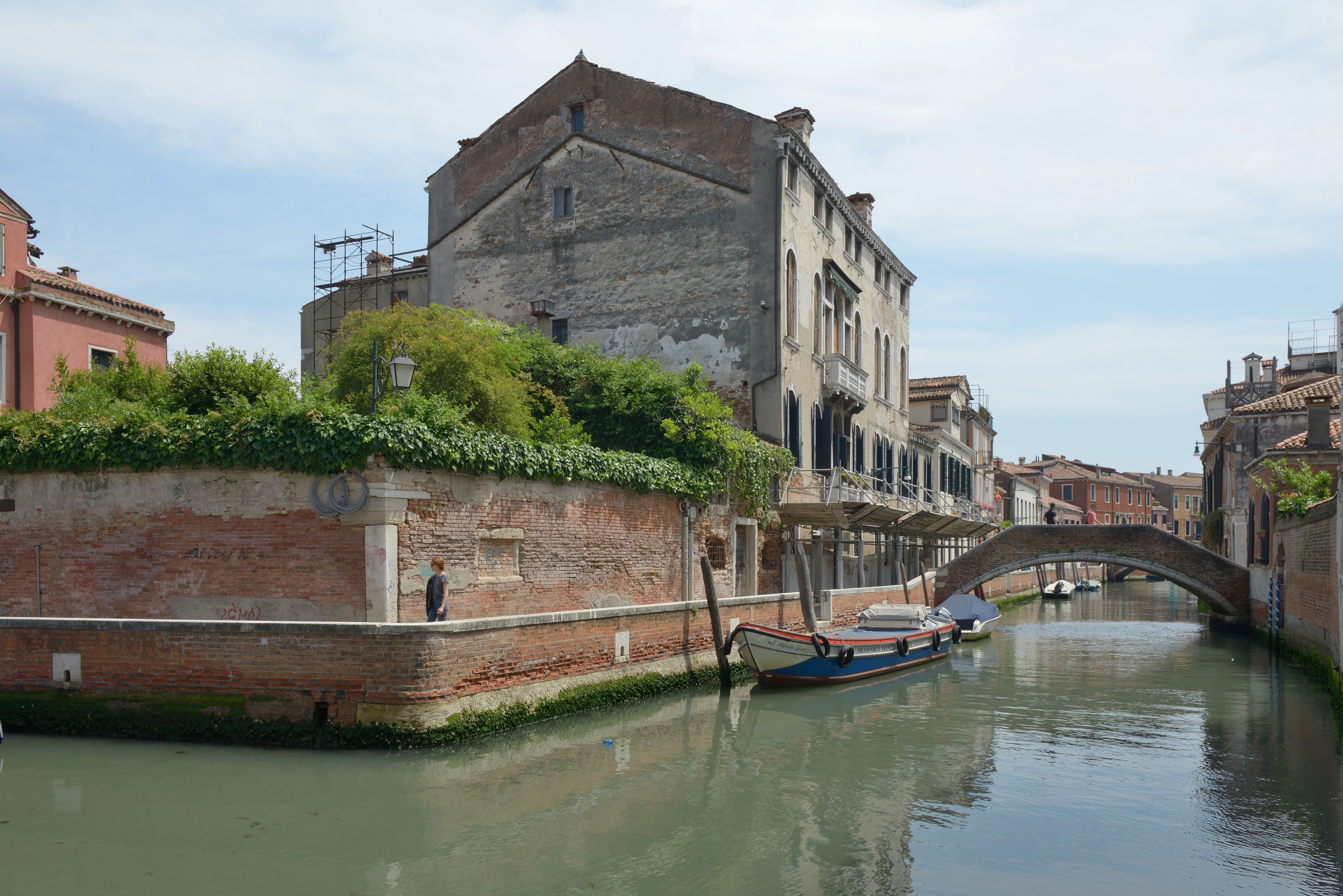 Dorsoduro Rio San Sebastiano e Rio dei Carmini Ponte de la Maddalena in Venice