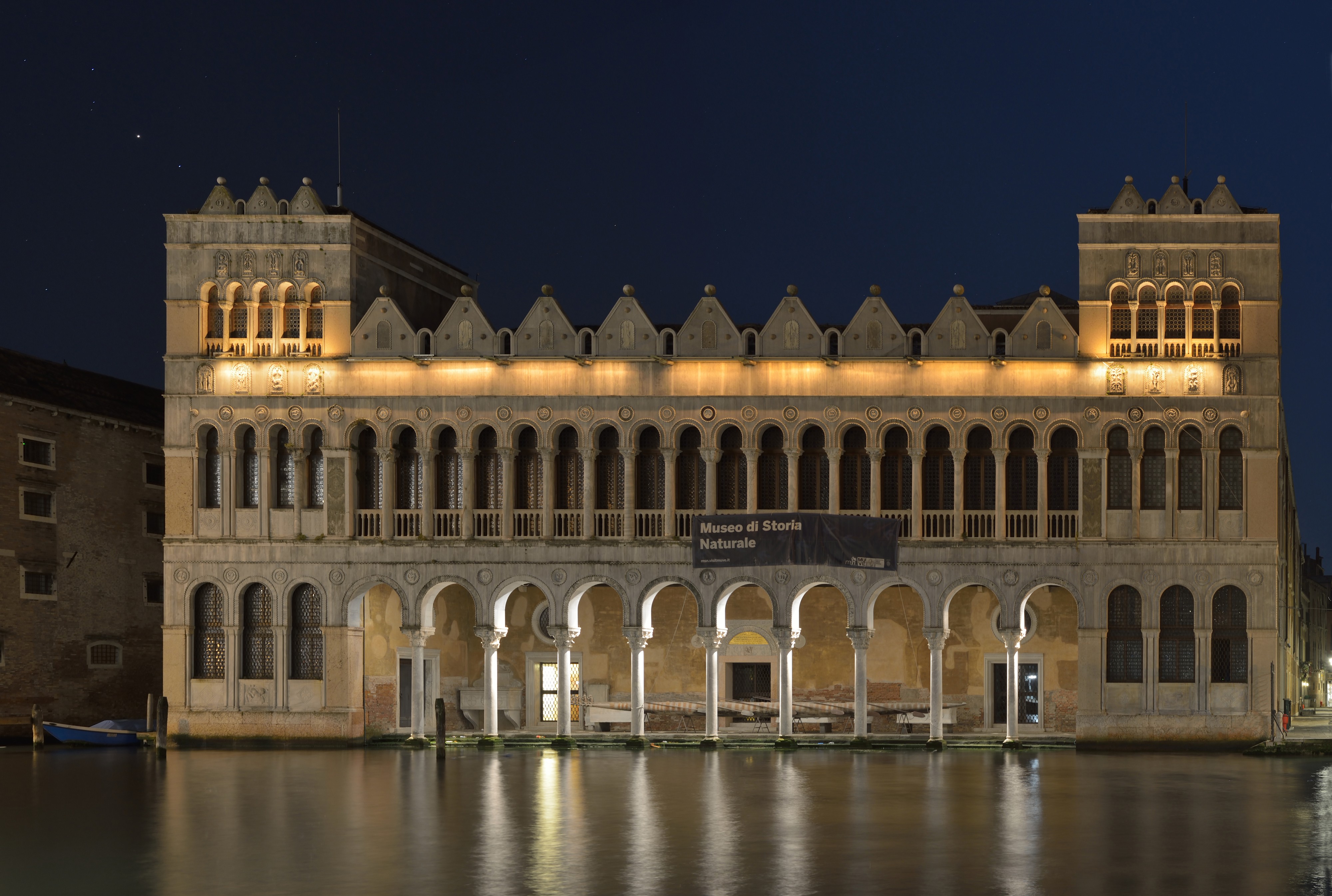 Fondaco dei Turchi e Museo di Storia naturale Venezia notte