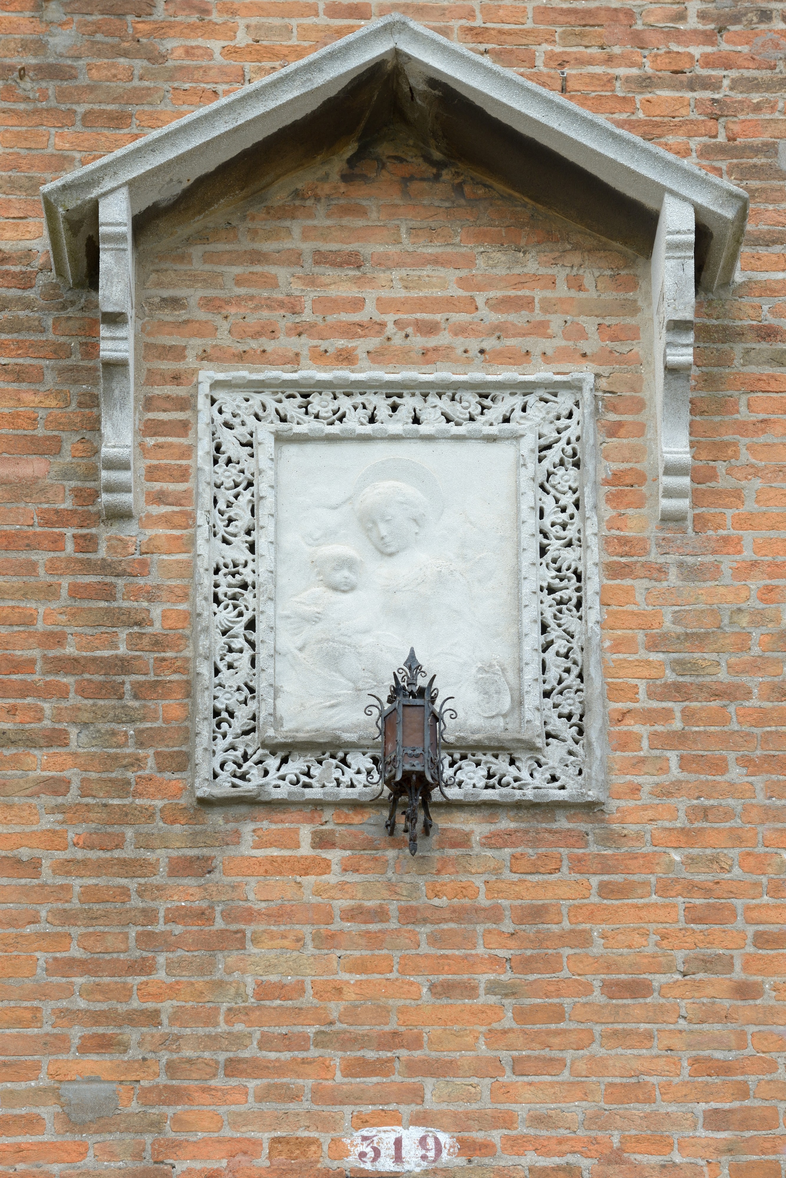 Giudecca rilievo di Madonna con Bambino Venezia