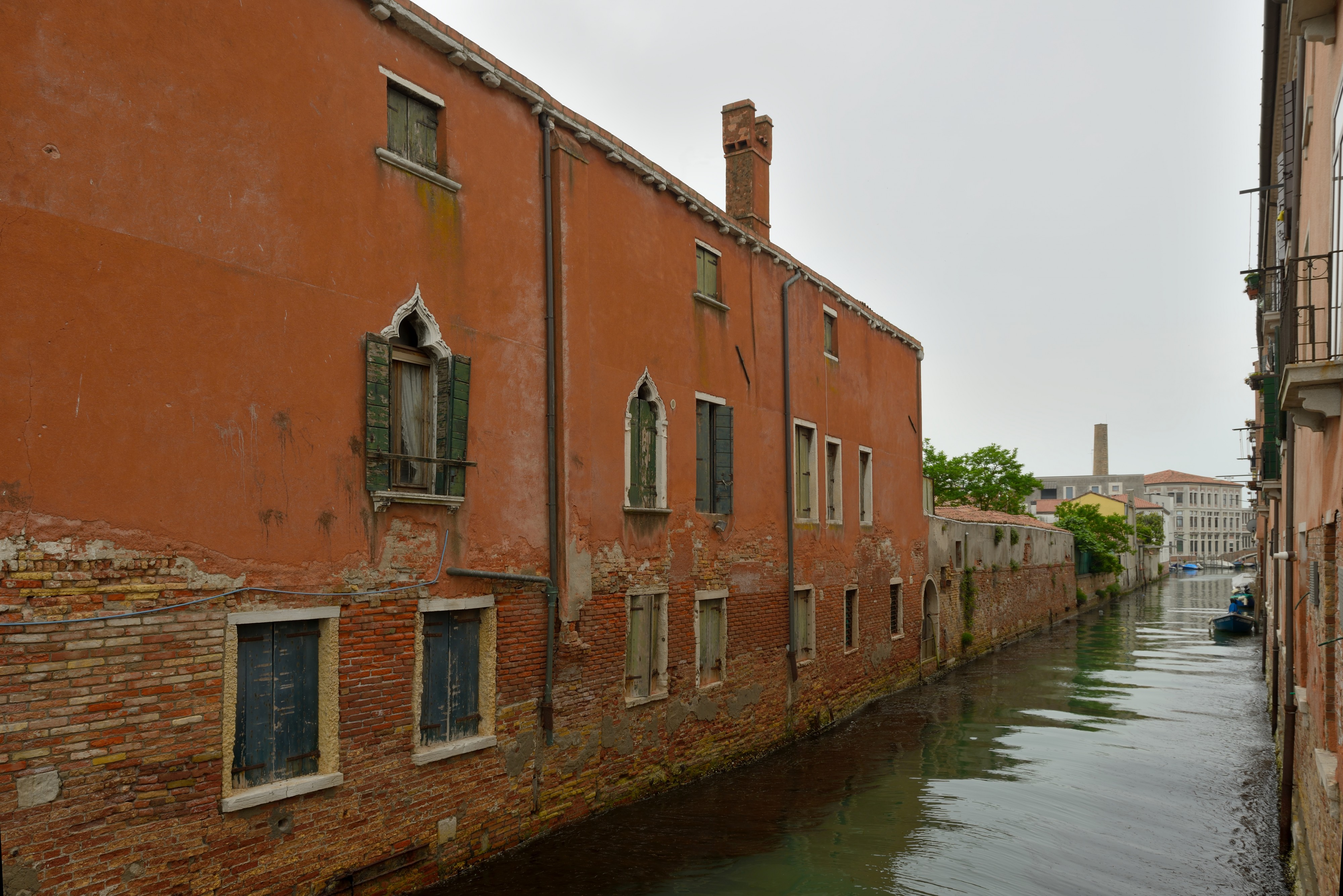 Giudecca Rio del Ponte Piccolo Le Scuole sullo sfondo a Venezia