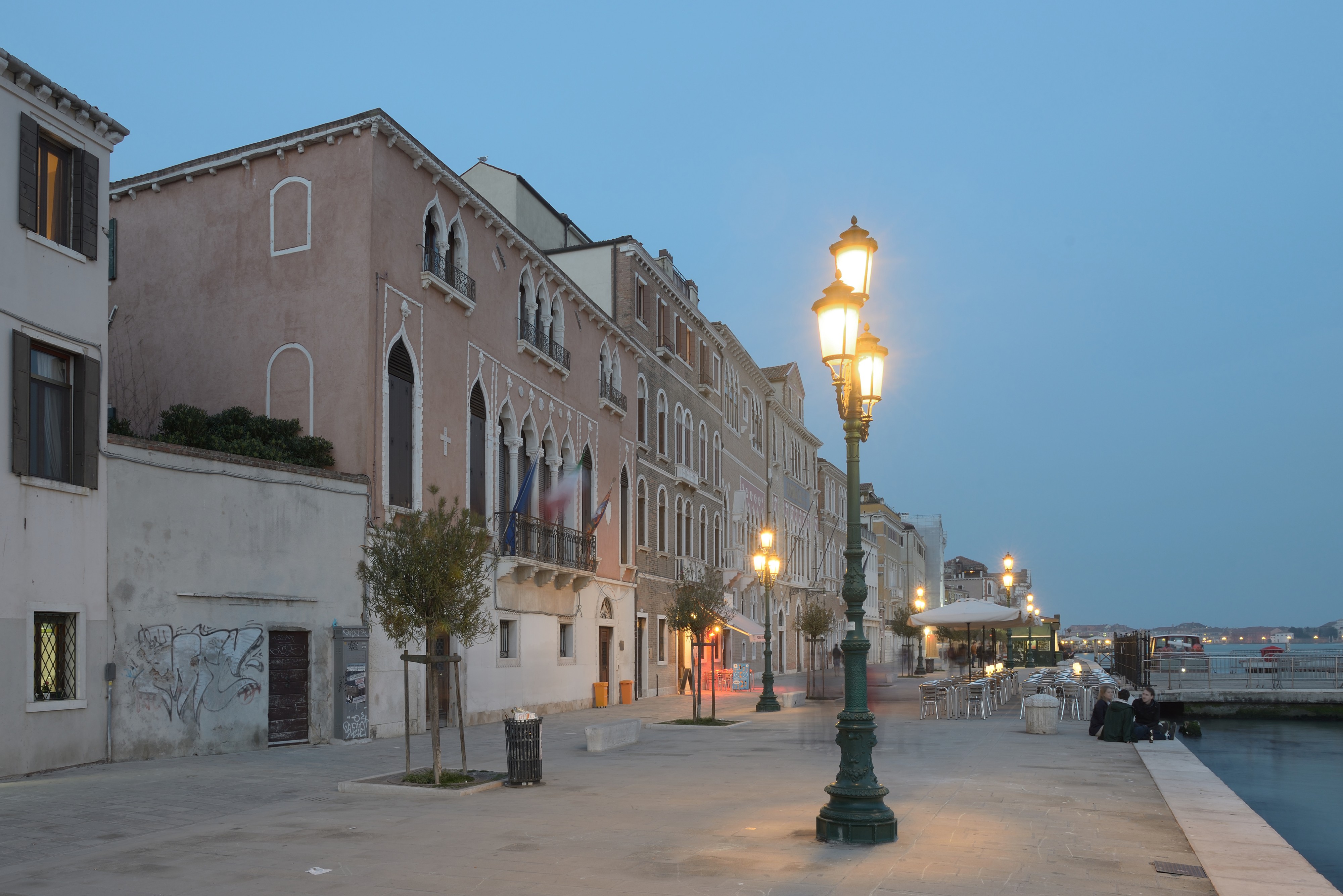 Palazzo Cosulich Zattere Venezia notte
