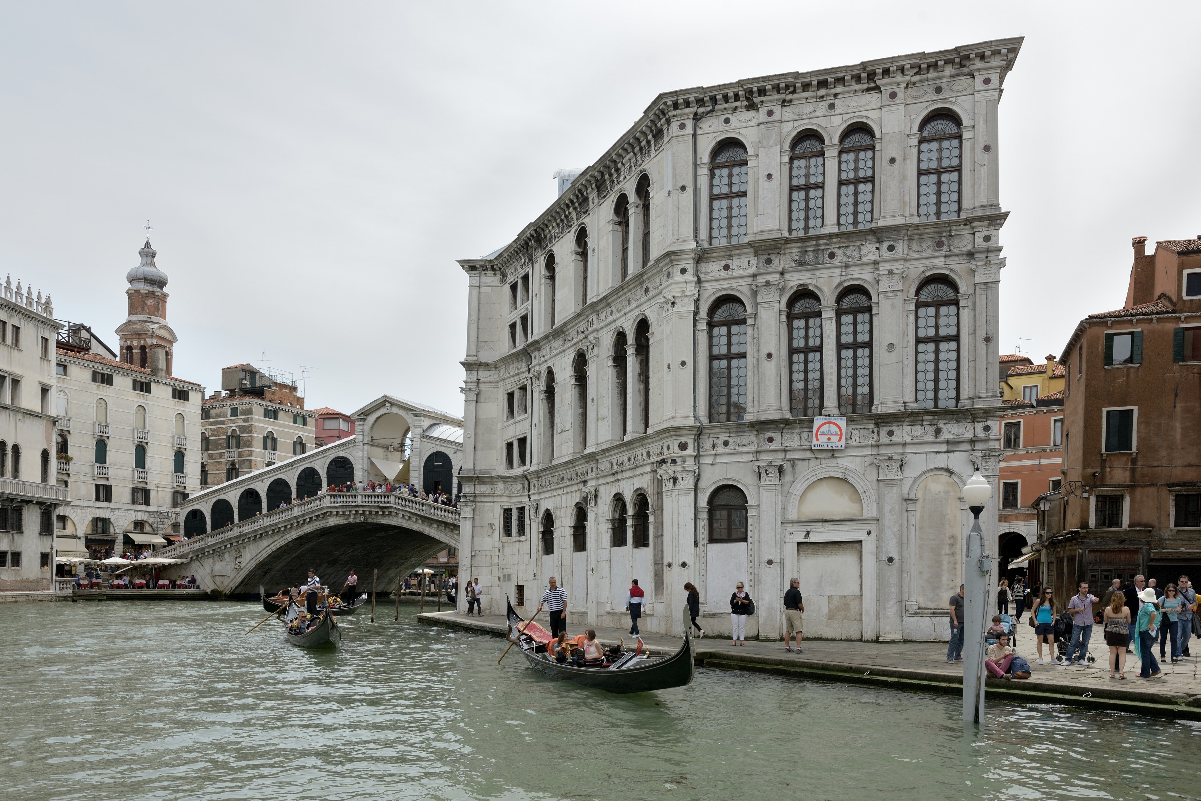 Palazzo dei Camerlenghi e Ponte Rialto a Venezia
