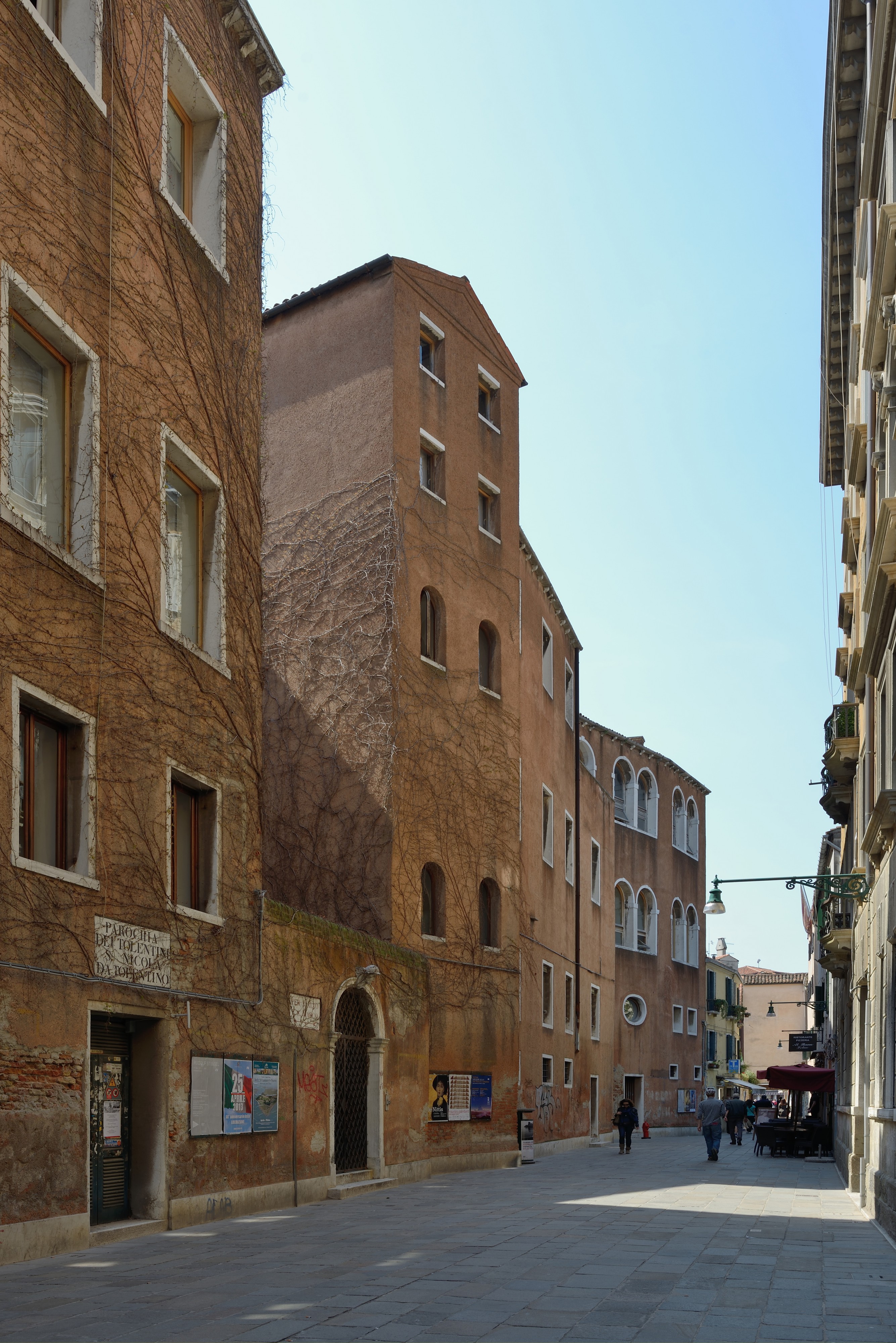 Verso la facolta di Architettura Calle Amai S Croce