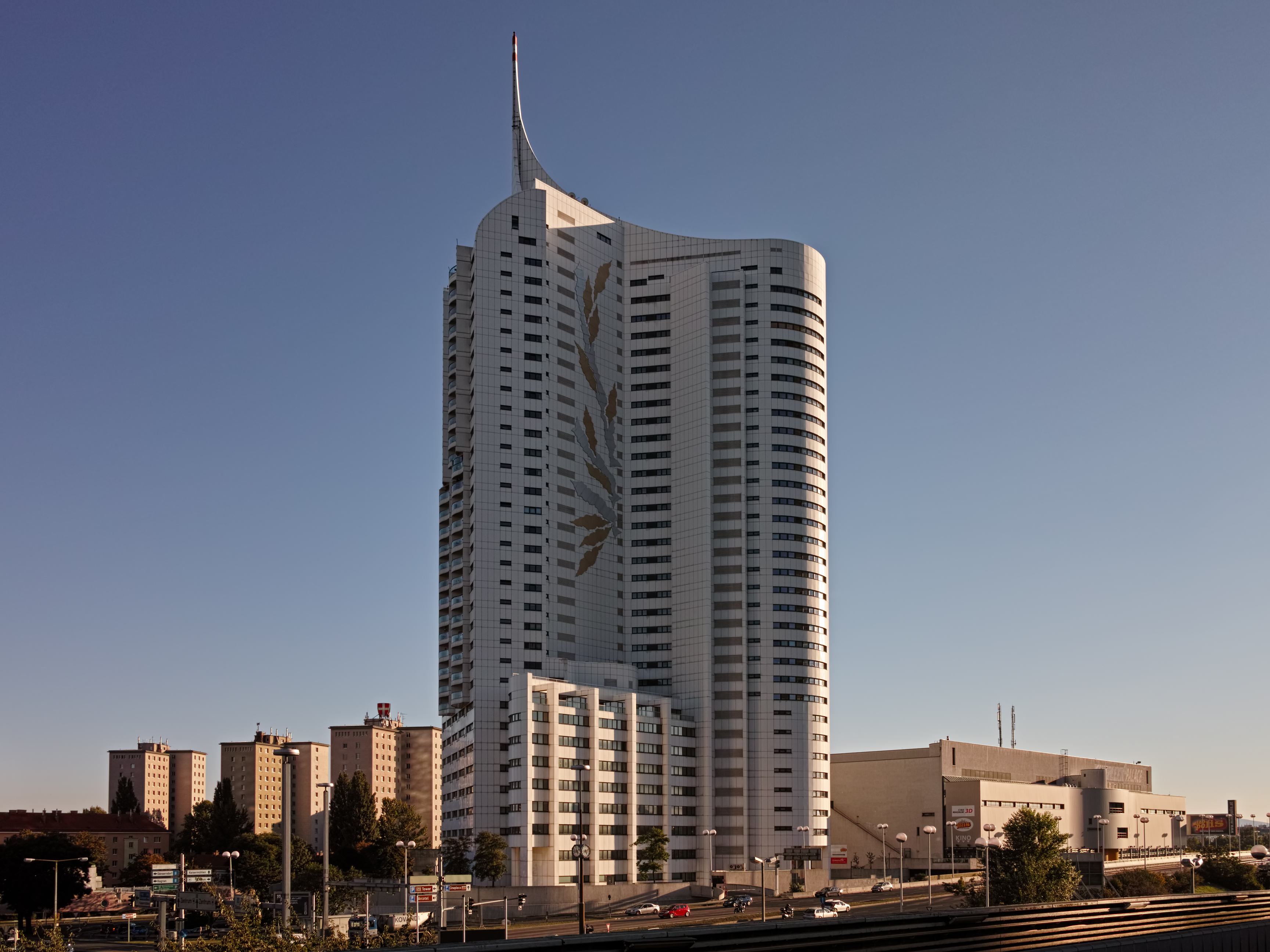 Hochhaus Neue Donau Vienna from N on 2012-10-03