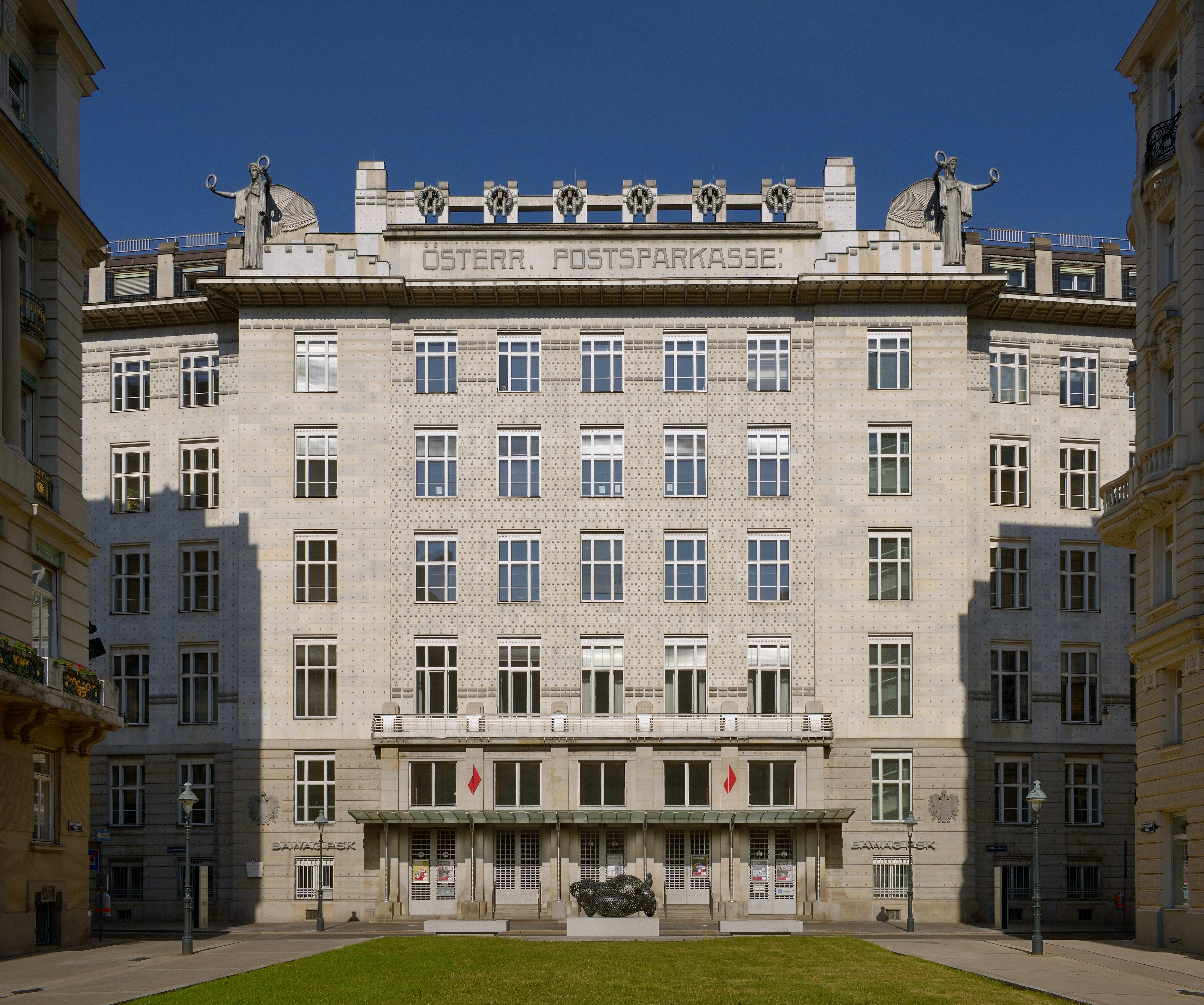 Postsparkasse-Coch-Platz-DSC1238w