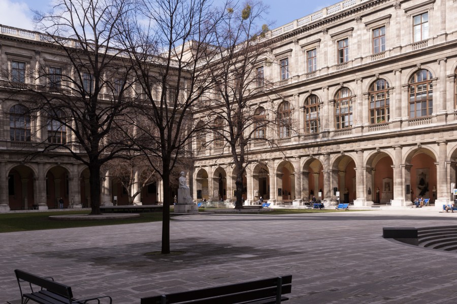 Arkadenhof, University of Vienna - 0184