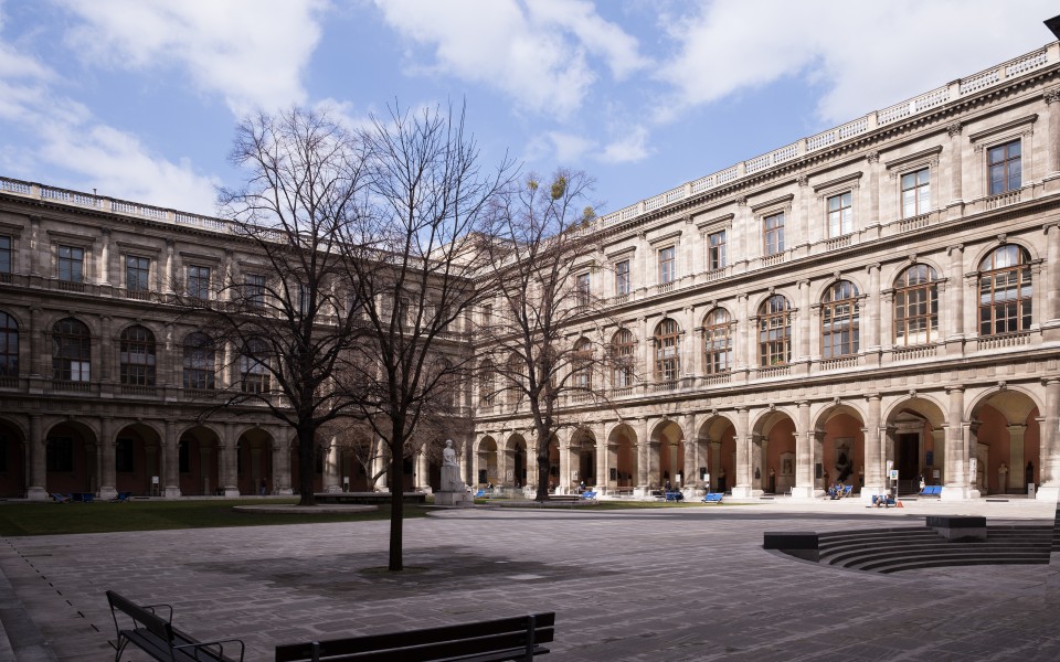 Arkadenhof, University of Vienna - 0185
