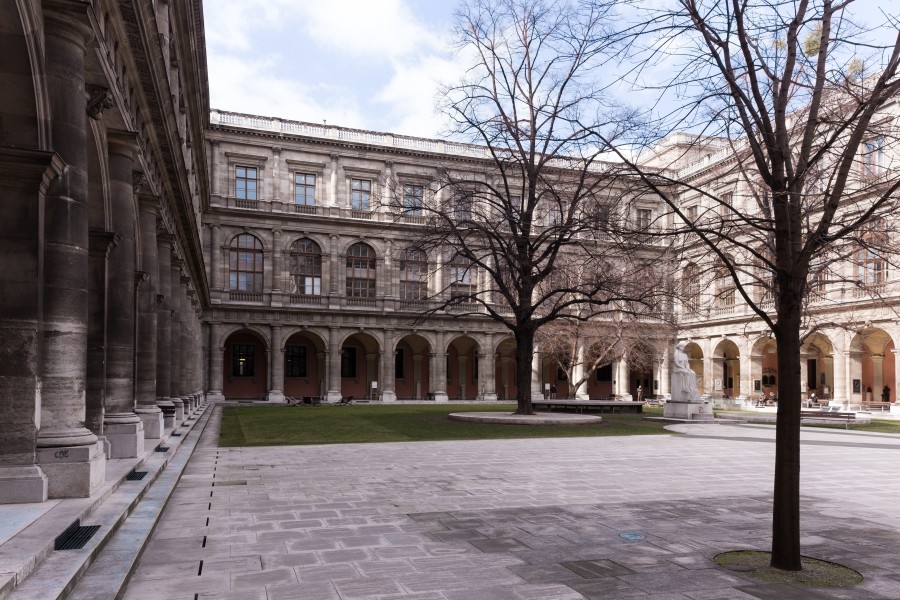 Arkadenhof, University of Vienna - 0191