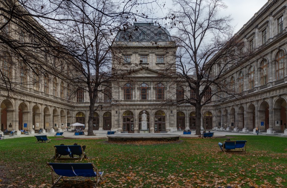 Arkadenhof der Universtät Wien-1224-Bearbeitet-Bearbeitet